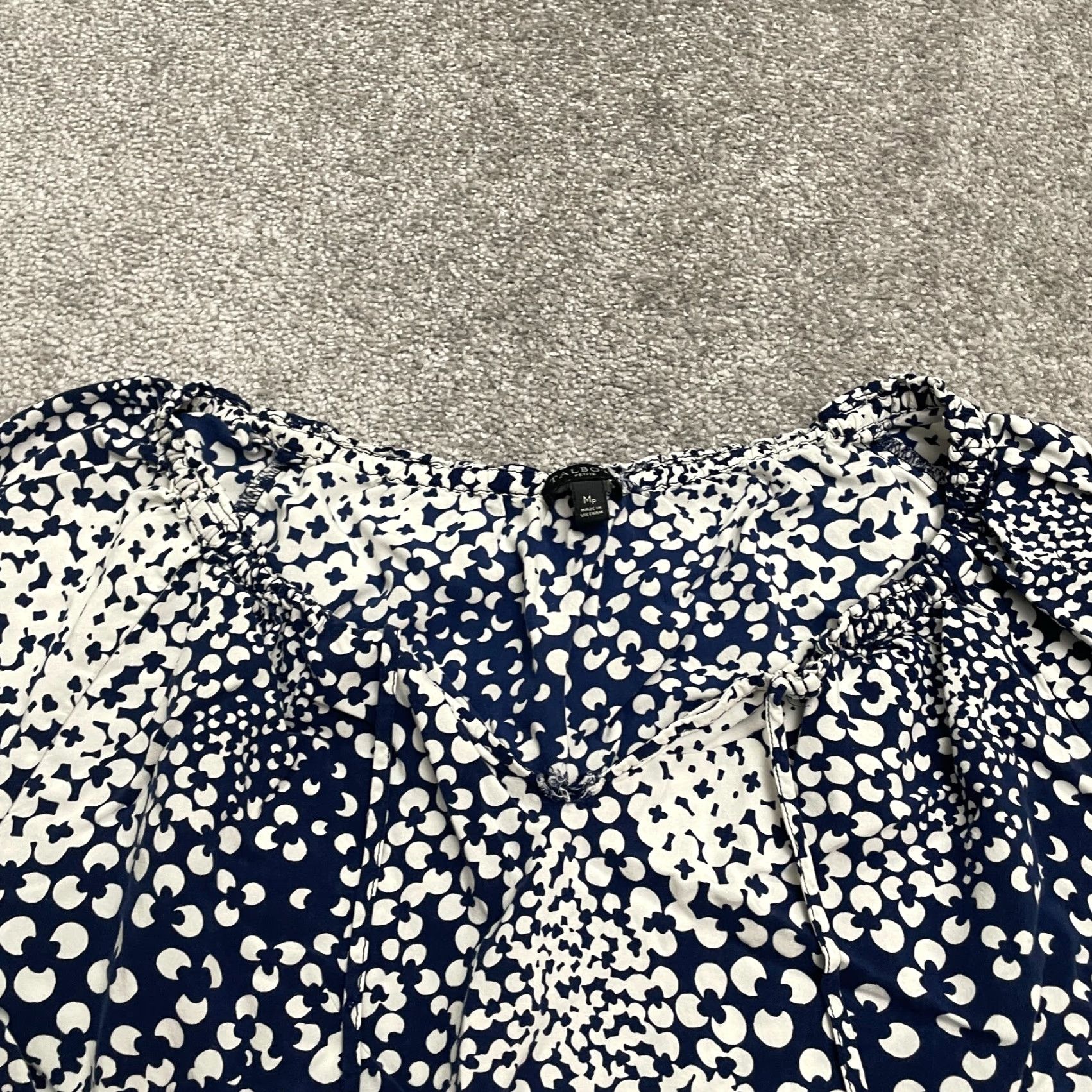 Talbots Talbots Blouse Shirt Women Petite Tunic Blue White Floral Knit Rayon Long Sleeve V-Neck Tie Casual Size M / US 6-8 / IT 42-44 - 3 Thumbnail