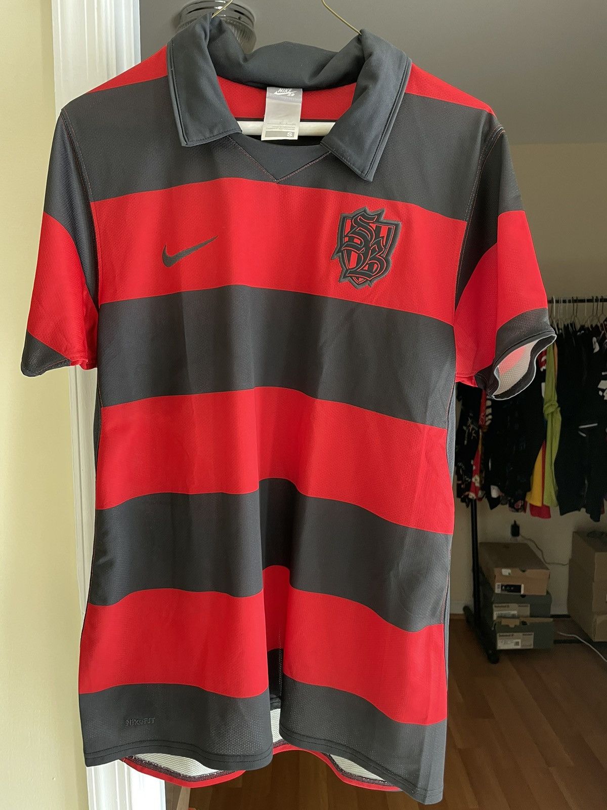 Nike Nike sb nike fit polo red black size small Size US S / EU 44-46 / 1 - 1 Thumbnail
