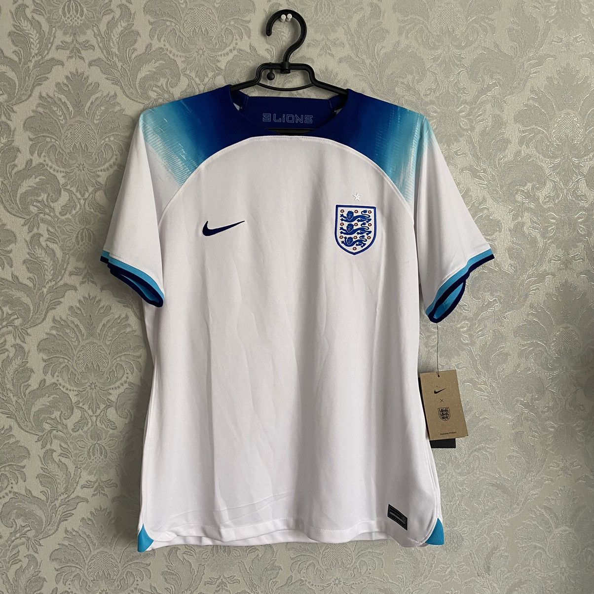 Nike Nike England 22/23 Home Women’s Dri-Fit Soccer Jersey Size L / US 10 / IT 46 - 1 Thumbnail