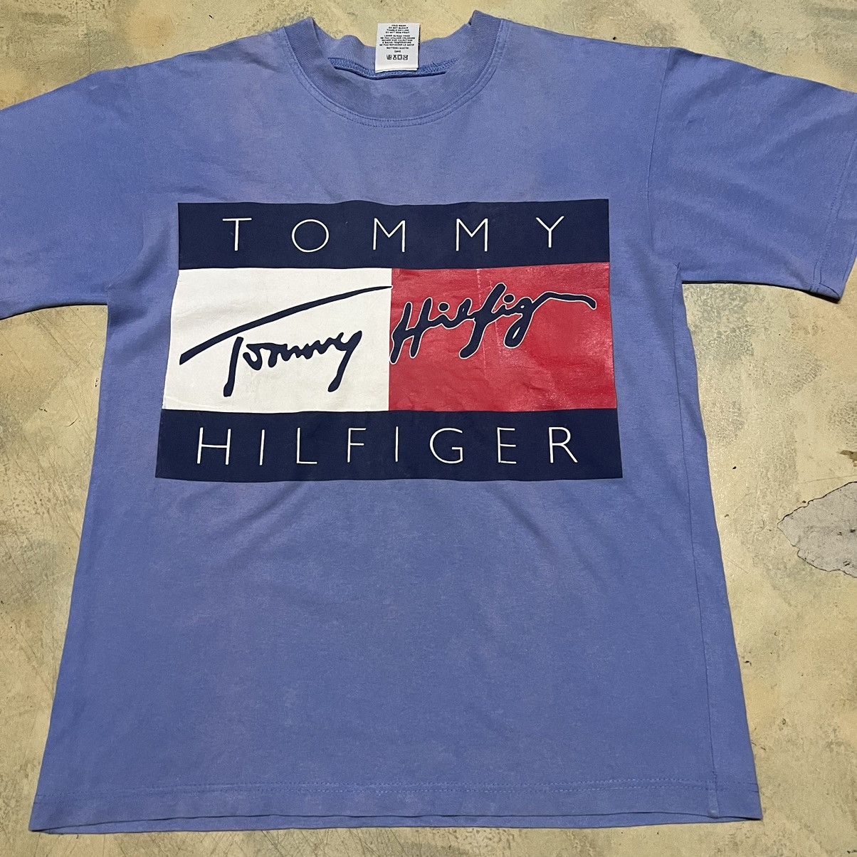 Tommy Hilfiger Vintage Tommy Hilfiger Big Logo T Shirt Size US M / EU 48-50 / 2 - 4 Thumbnail
