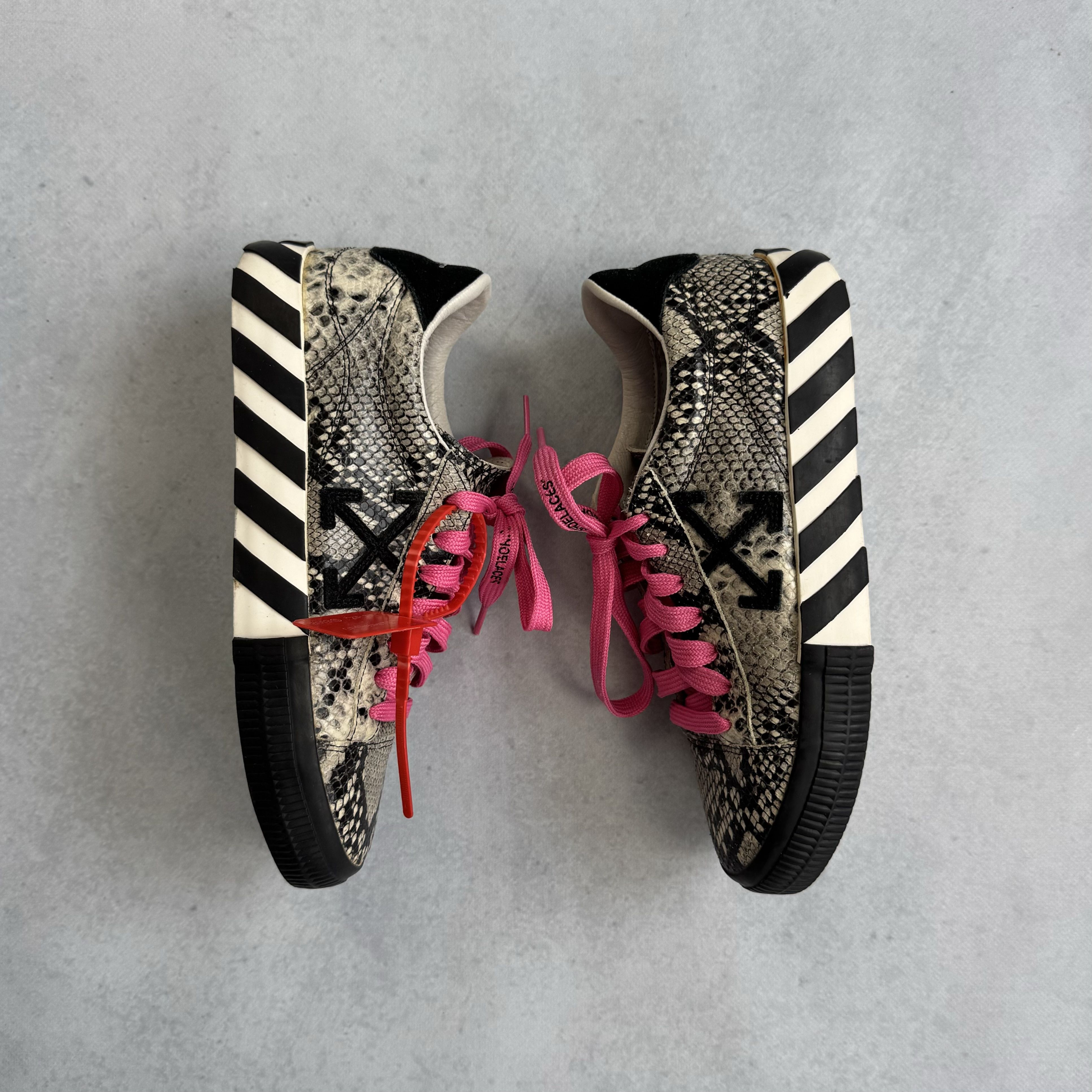 Off-White Off-White c/o Virgil Abloh New Arrow Vulcanized Low Sneakers Size US 9.5 / IT 39.5 - 4 Thumbnail