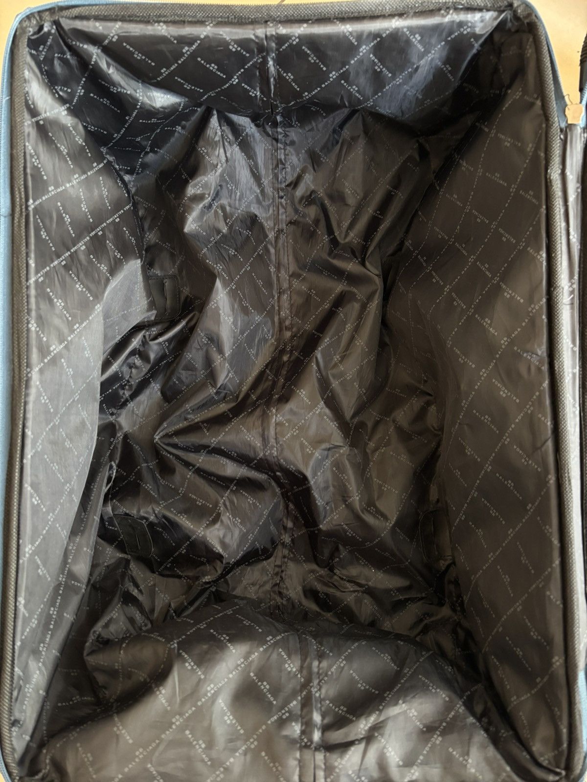 Balenciaga 1/5 Balenciaga Luggage Crocodile Effect Size ONE SIZE - 11 Thumbnail