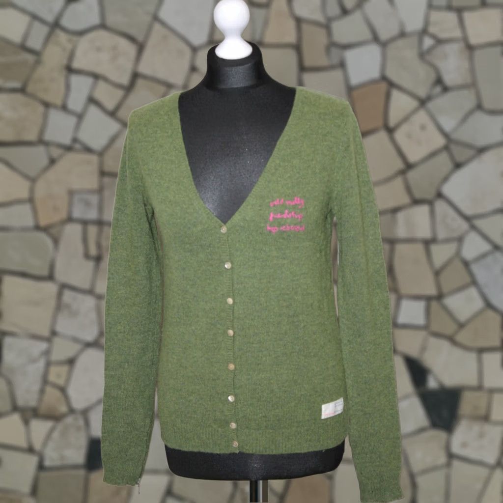 Vintage Odd Molly Cardigan Jumper Womens Green 100% Wool Size 2 V-Neck 61cm 38cm 46cm 67cm Boys Girls Mens Womens Size XS / US 0-2 / IT 36-38 - 1 Thumbnail