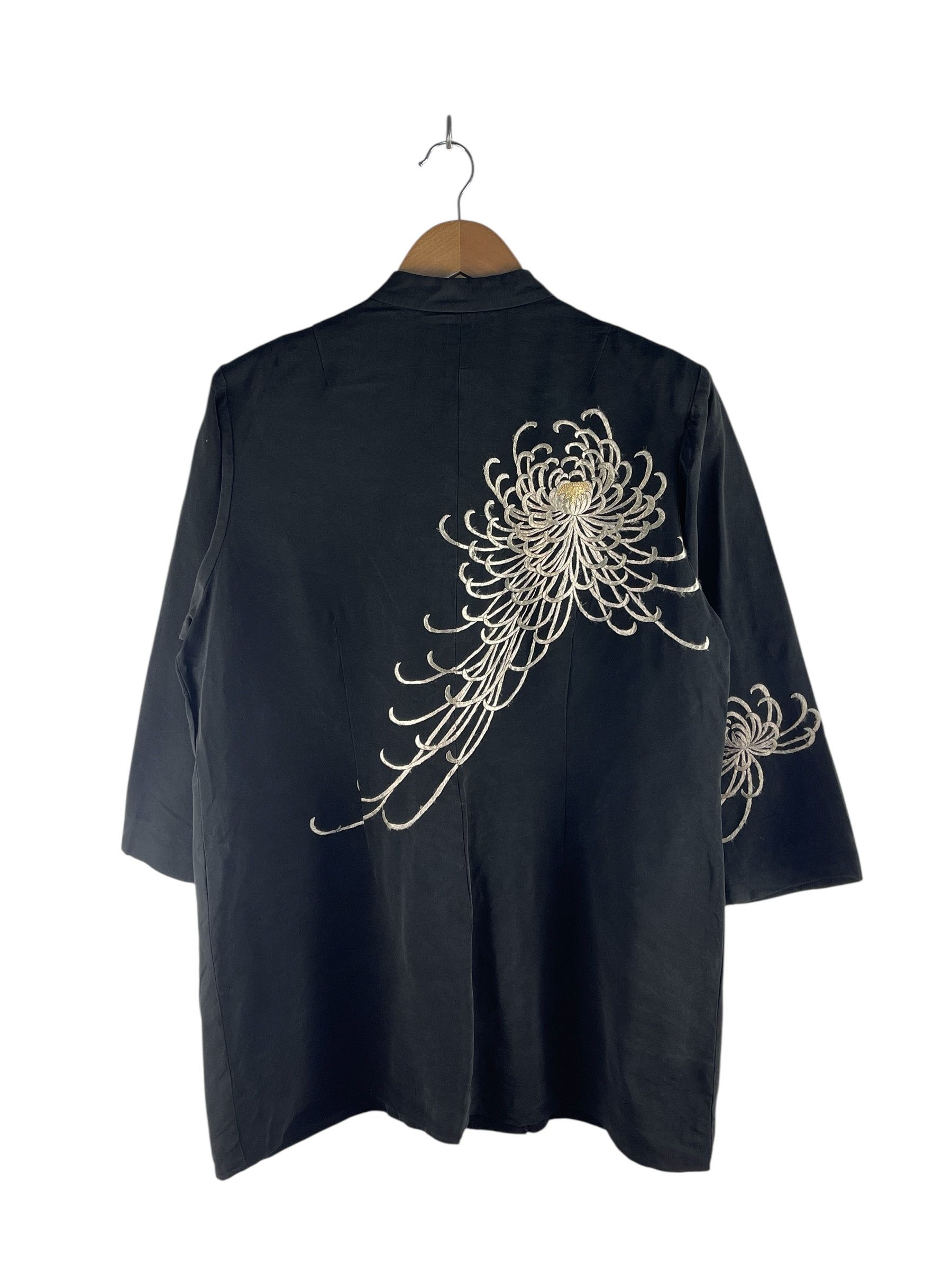 Japanese Brand Vintage Japanese Silk Haori with White Chrysanthemum Size US M / EU 48-50 / 2 - 1 Thumbnail