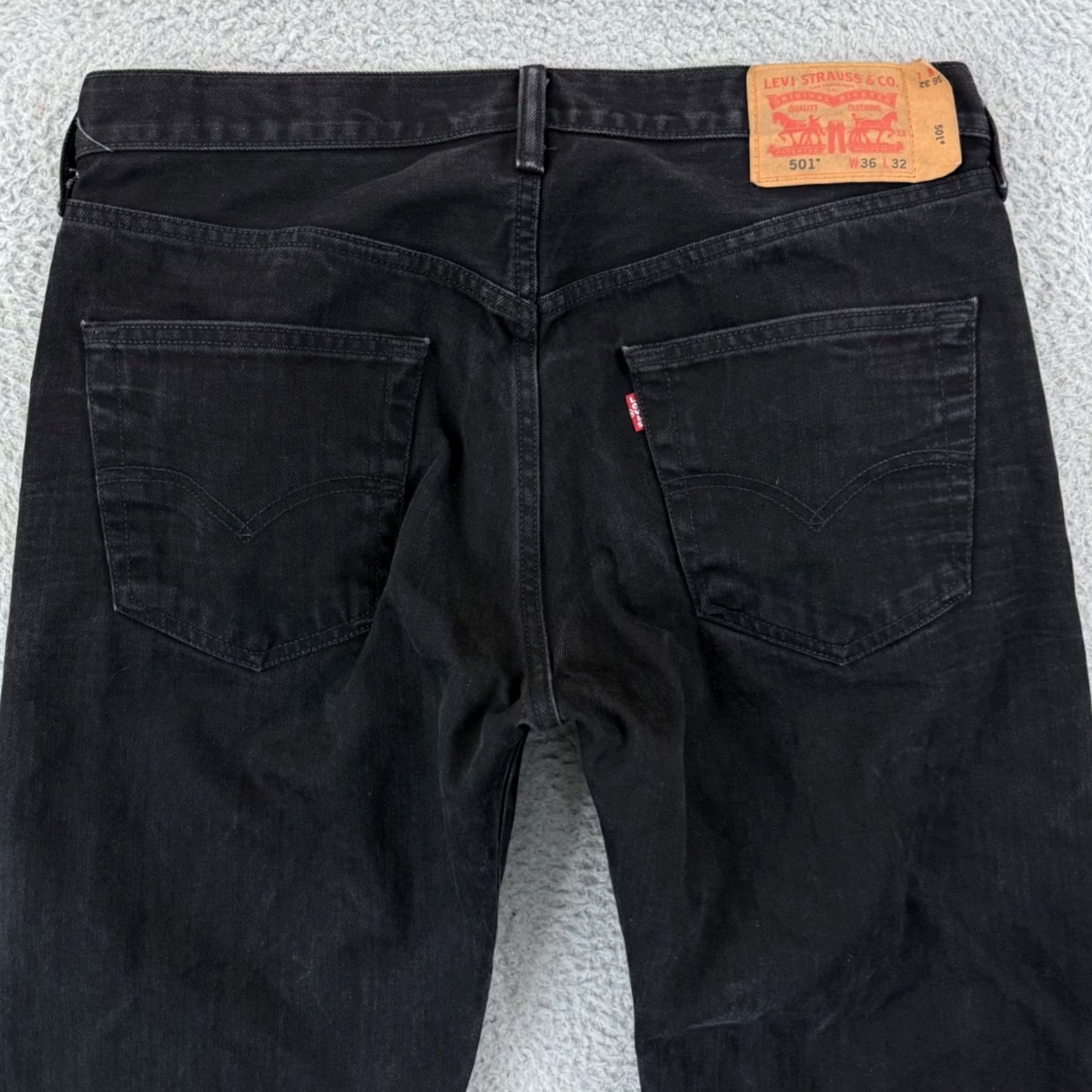 Levi's VINTAGE Levi's 501 Jeans Mens 34x32 Black Denim Button Fly Grunge Outdoor Leather Logo Size US 34 / EU 50 - 7 Thumbnail