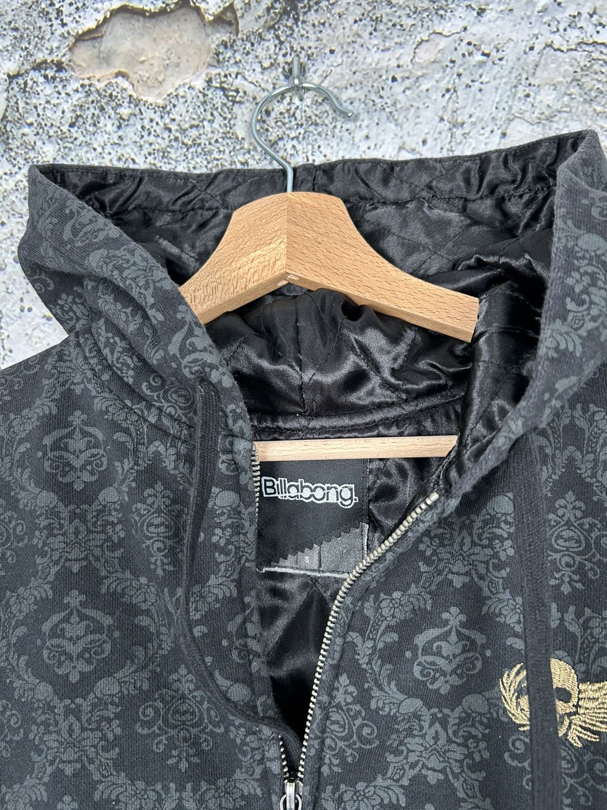Billabong Vintage Billabong Monogrammed Hoodie Surf Skate Y2K 00s Size US S / EU 44-46 / 1 - 7 Thumbnail