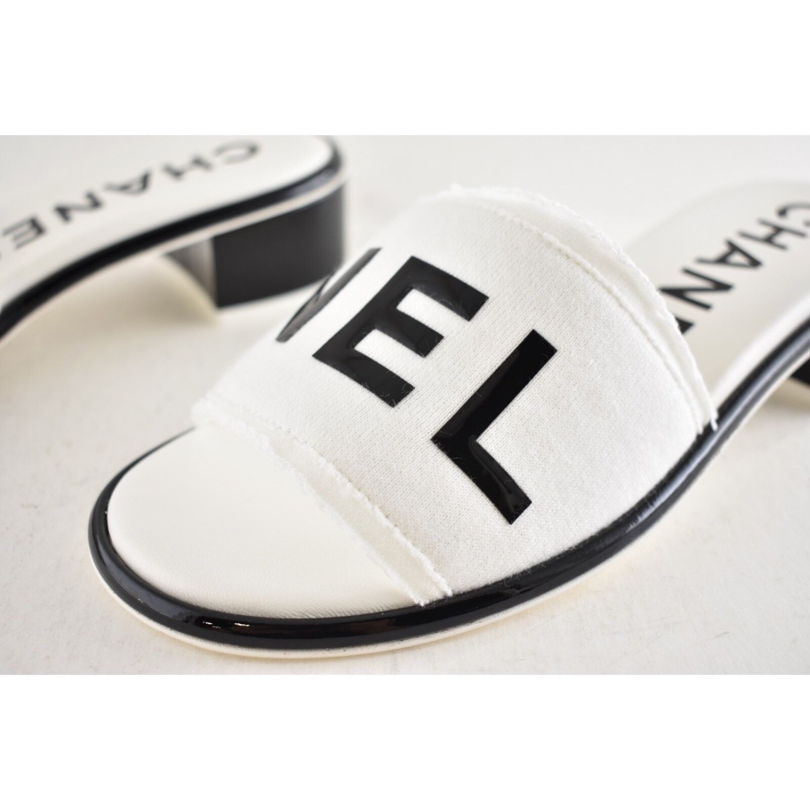 Chanel Chanel 24C White Black CHA NEL Letter Logo Mule Slide Size US 10.5 / IT 40.5 - 15 Thumbnail