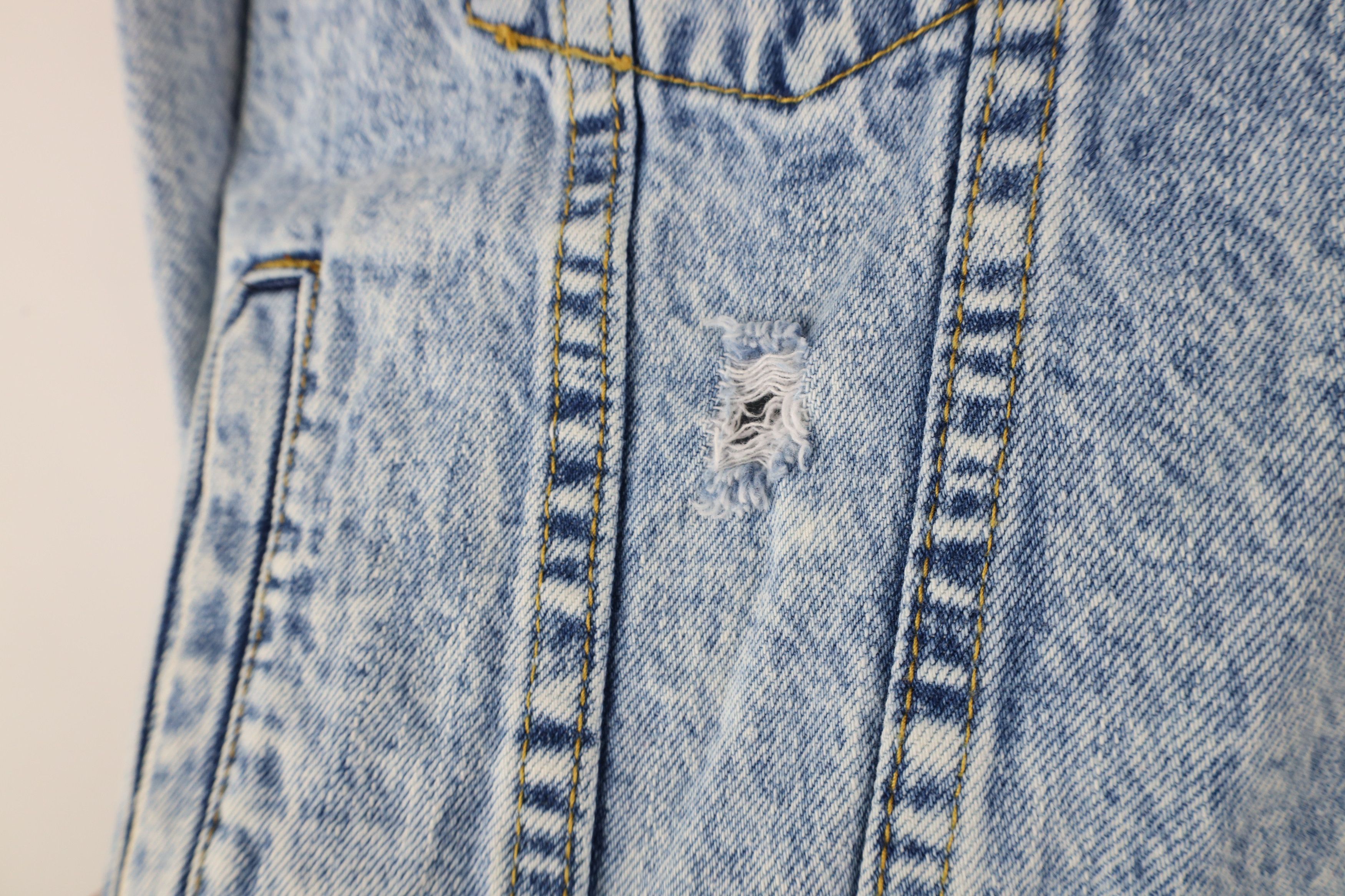 Vintage Buckle BKE Cropped Acid Wash Hooded Denim Trucker Jacket Size L / US 10 / IT 46 - 4 Thumbnail