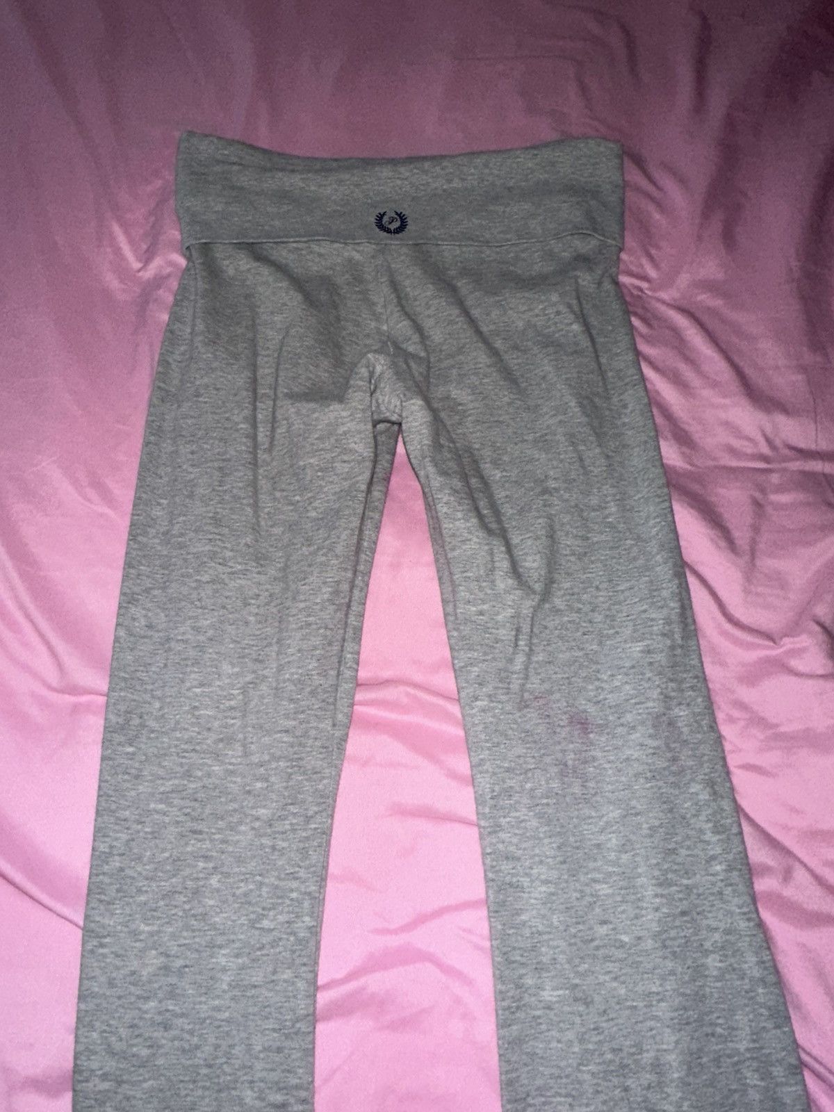 Victoria's Secret Victoria’s Secret grey leggings with navy logo on waistband Size 25" / US 0 / IT 36 - 3 Thumbnail