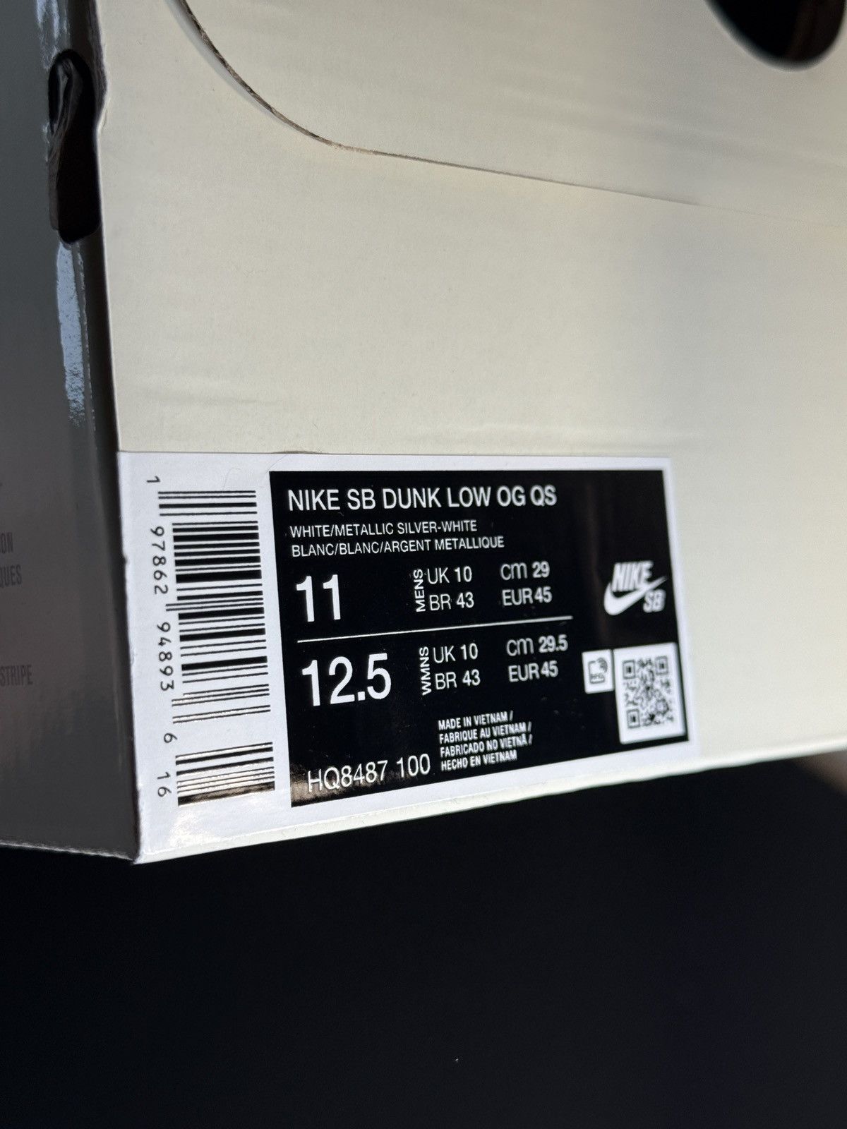 Nike × Supreme Brand New Nike SB Supreme Low Top Dunks White Size US 11 / EU 44 - 24 Thumbnail