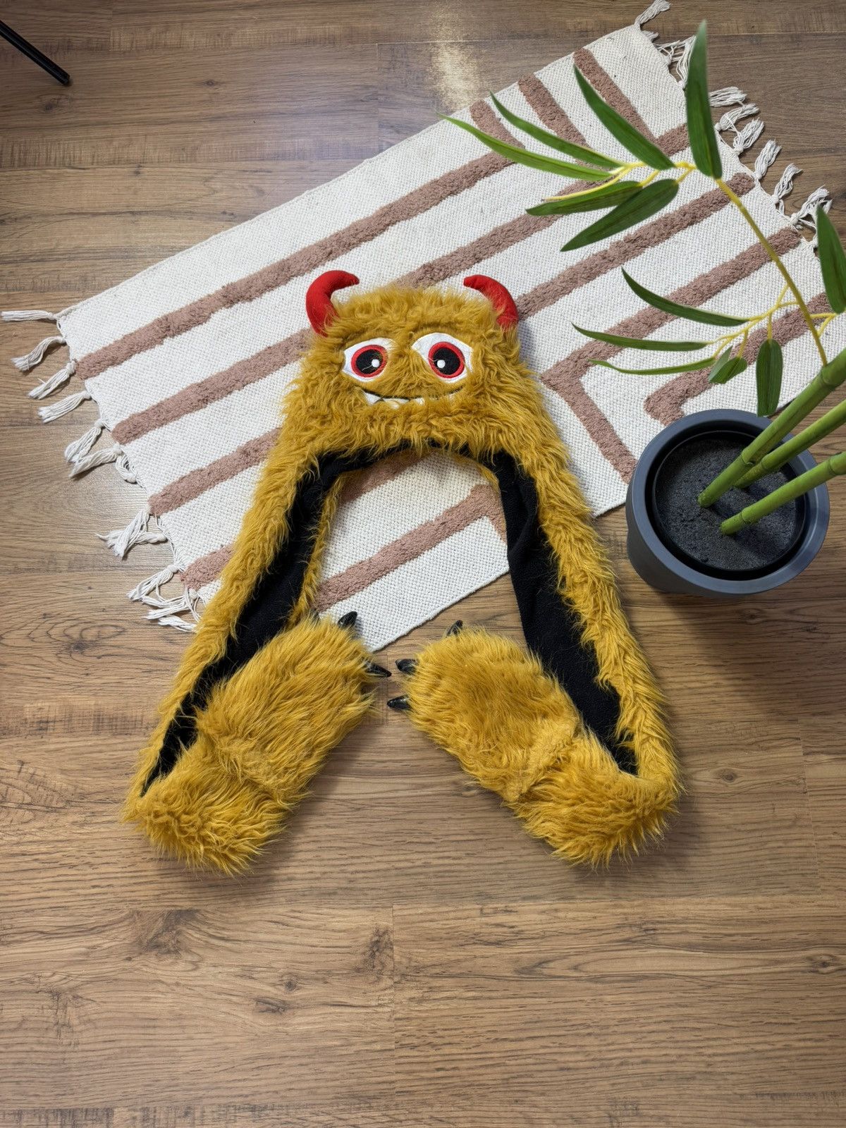 Vintage VINTAGE MONSTER FLUFFY FUR MOHAIR TEDDY AVIATOR HAT / SCARF Size ONE SIZE - 1 Thumbnail