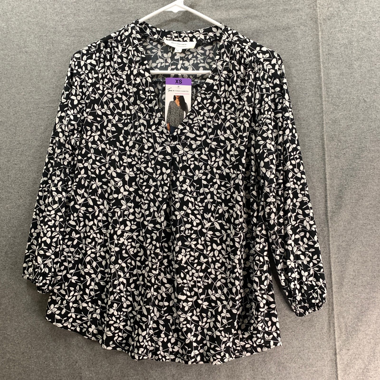 Vince Camuto Vince Camuto V neck Top Women Extra Small Floral Size XS / US 0-2 / IT 36-38 - 1 Thumbnail