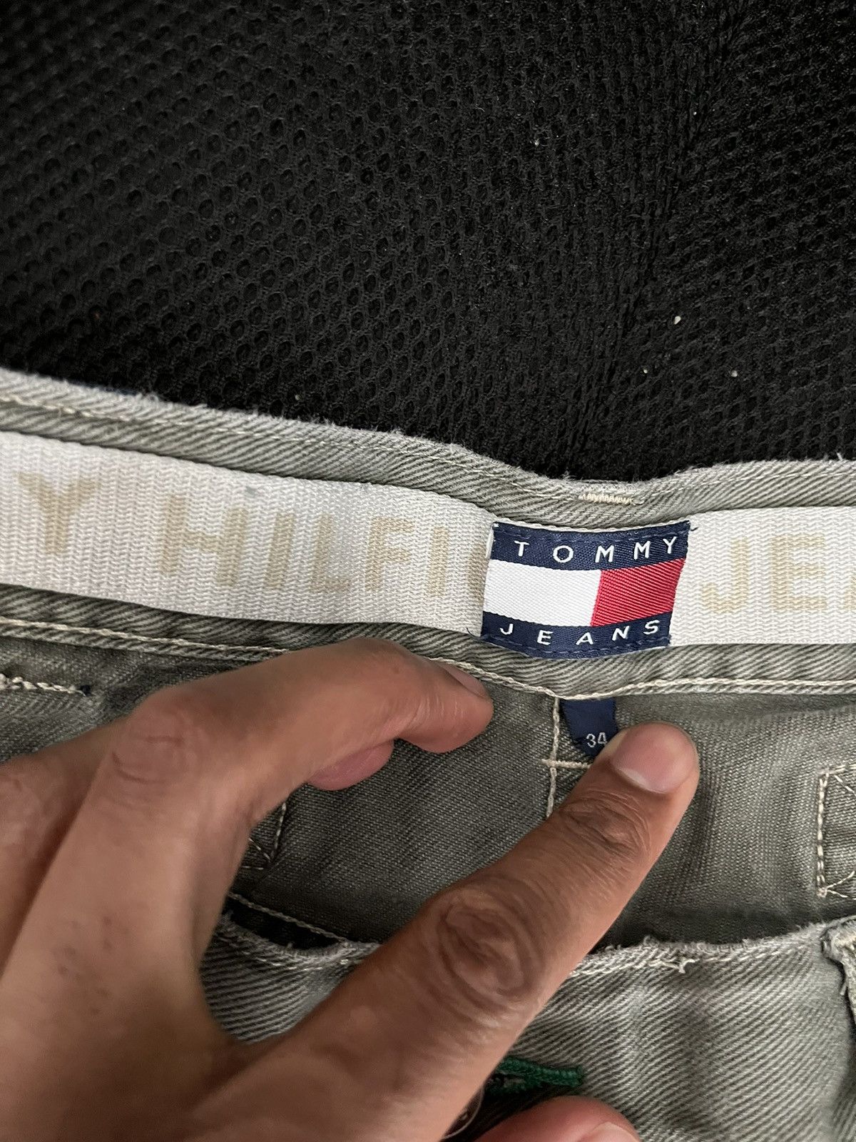Tommy Hilfiger VTG Tommy Hilfiger Flag Cargo Jean Shorts Size 34 RARE Size US 34 / EU 50 - 9 Thumbnail