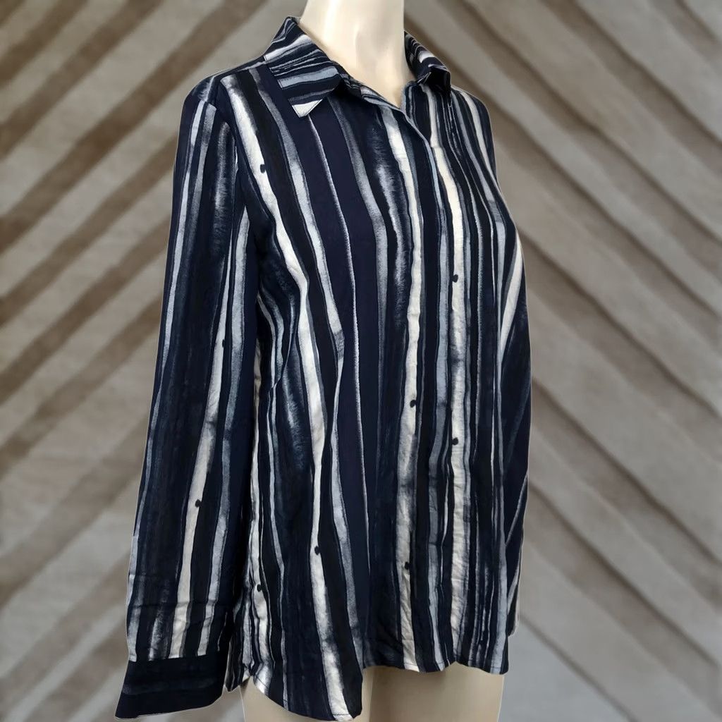 Habitat HABITAT Women's XS NAVY LONG SLEEVE BUTTON UP TOP SHIRT Size XS / US 0-2 / IT 36-38 - 1 Thumbnail