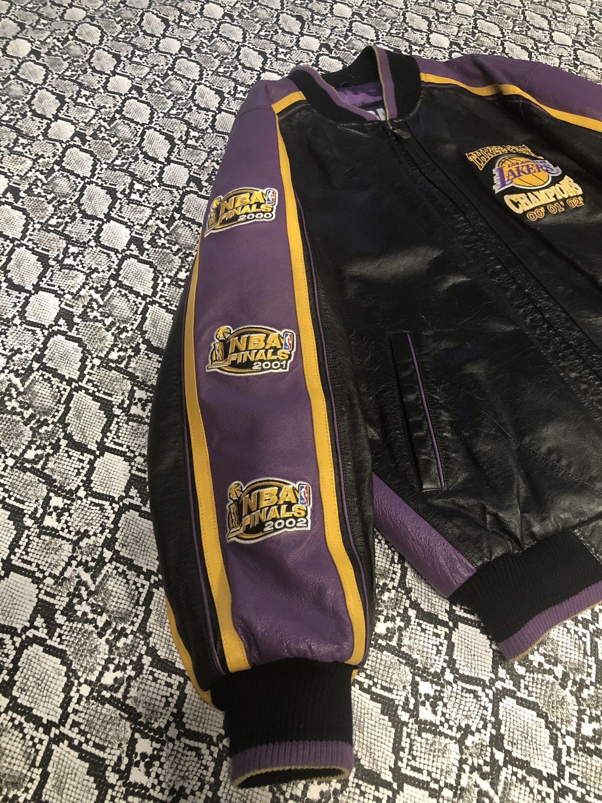 G-III vintage Los Angeles Lakers "three-peat" leather jacket Size US L / EU 52-54 / 3 - 3 Thumbnail
