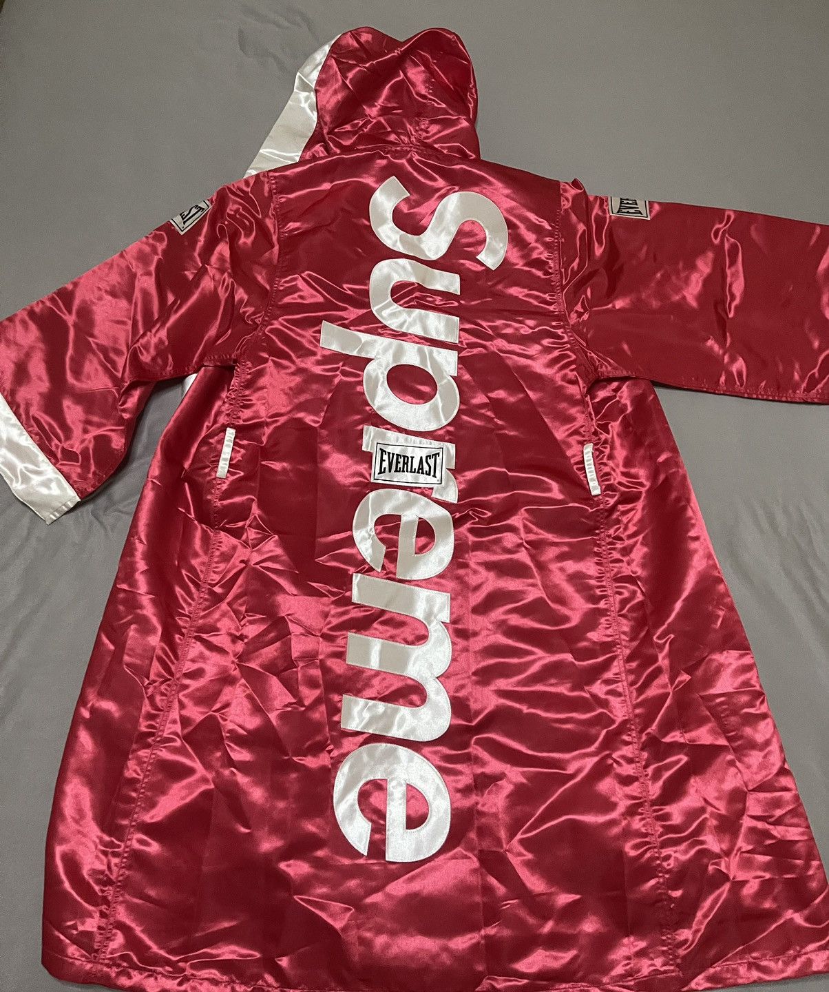 Supreme Supreme Everlast Satin hooded Boxing Robe Red | Grailed