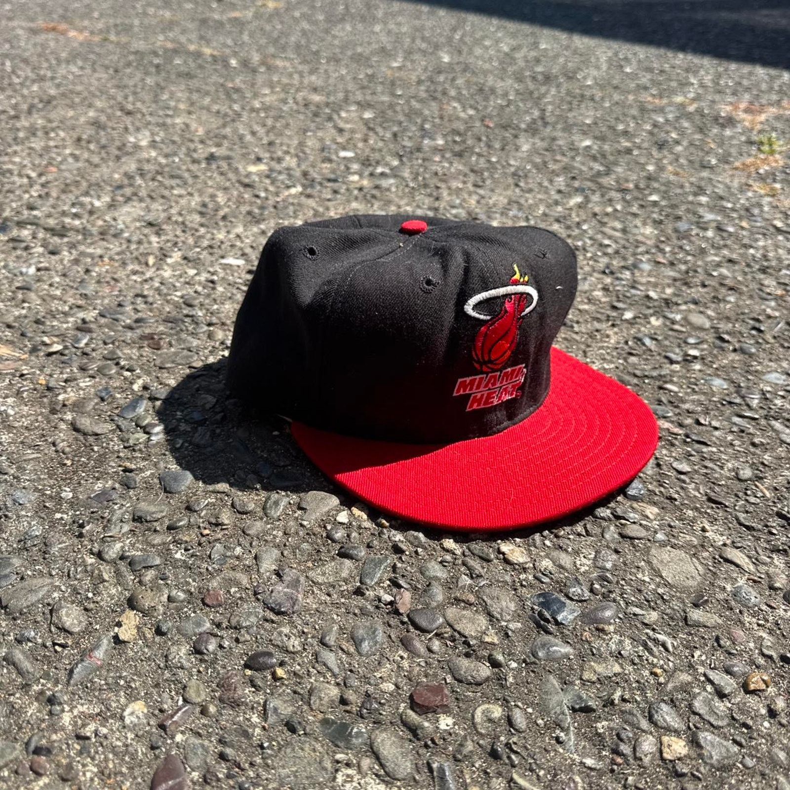 NBA Vintage NBA Miami Heat Fitted Hat – Size 7 1/4 Size 40 - 8 Thumbnail