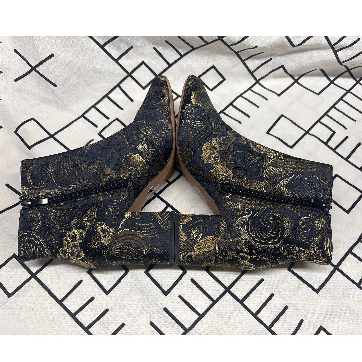 Franco Sarto Franco Sarto Jubilee 2 Tapestry Brocade Paisley Booties Size US 8.5 / IT 38.5 - 5 Thumbnail