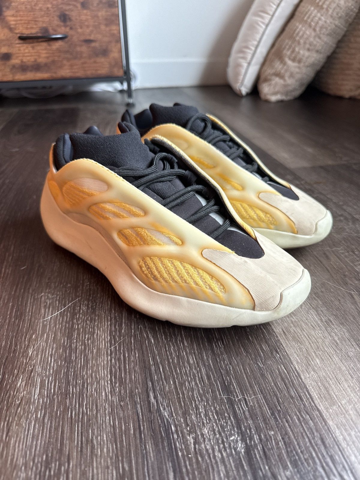 Adidas × Kanye West Yeezy 700 Mono Safflower size 10 Size US 10 / EU 43 - 1 Thumbnail