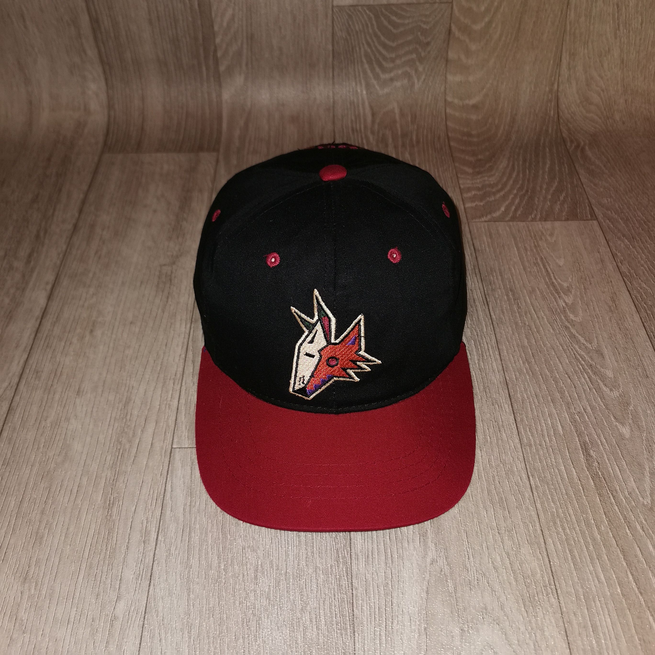 Starter RARE Vintage 1990s Phoenix Coyotes NHL Starter SnapBack Hat Size ONE SIZE - 1 Thumbnail