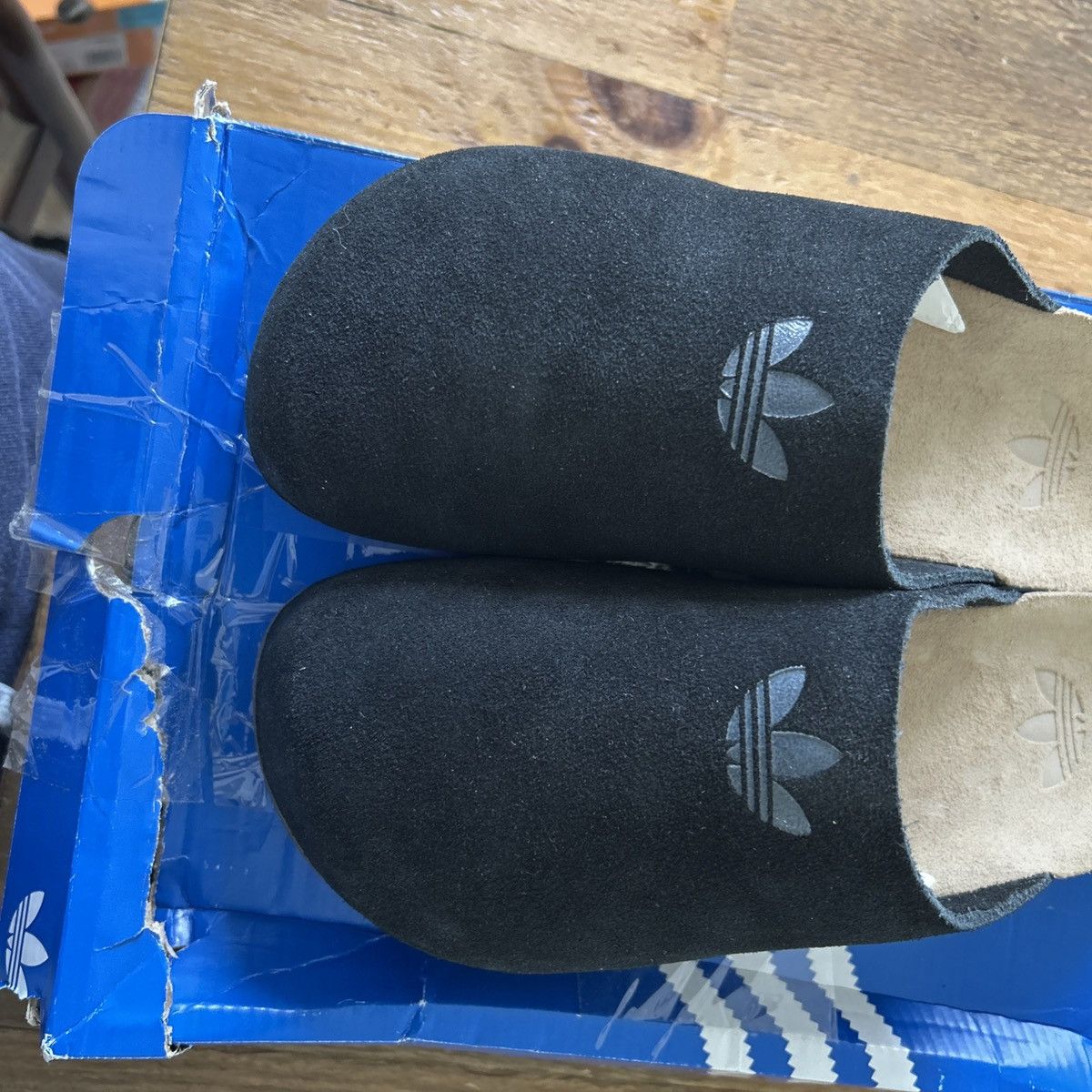 Adidas Adidas Originals Adimule Slides Black Gum JQ4367 size 6 Size US 6 / EU 39 - 4 Thumbnail