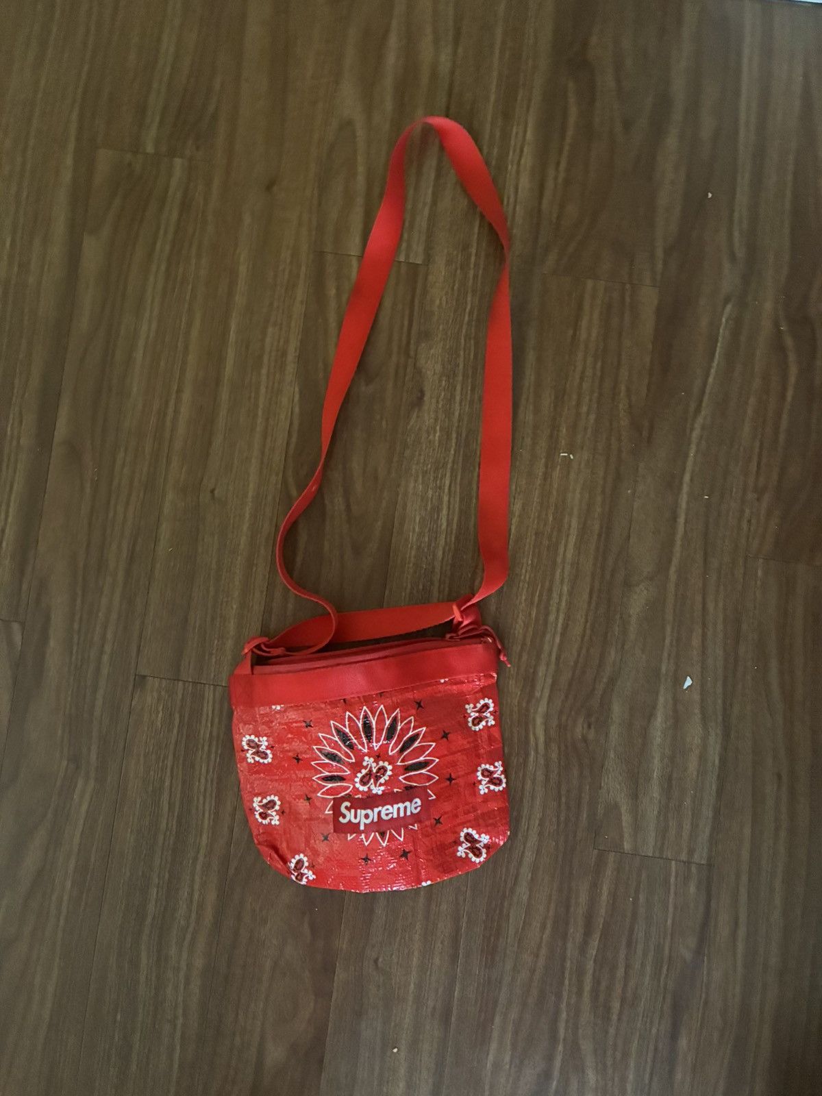 Supreme Supreme Bandana Tarp Side Bag Red Size ONE SIZE - 1 Preview