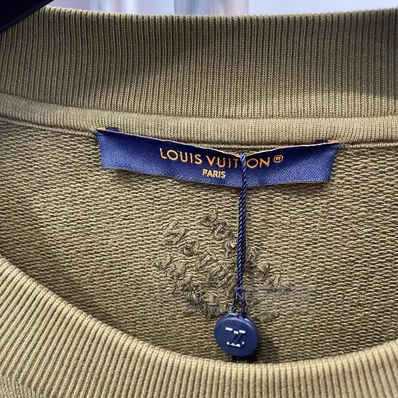 Louis Vuitton Louis Vuitton Rivet logo army green sweatshirt Size US XL / EU 56 / 4 - 4 Thumbnail