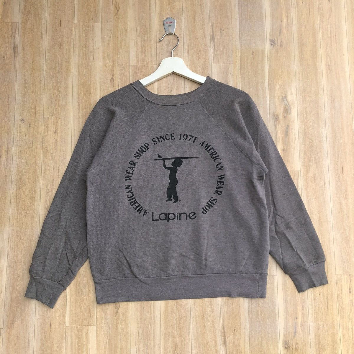 Vintage Vintage Lapine Surf American Wear Shop Surfboard Sweatshirt Size US S / EU 44-46 / 1 - 1 Thumbnail