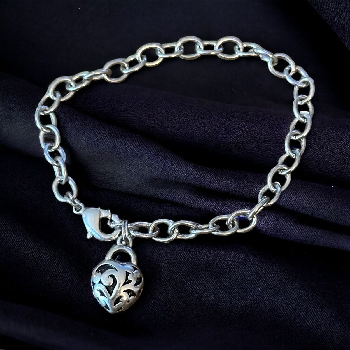 Other Lia Sophia Lovey Dovey filigree heart charm bracelet Size ONE SIZE - 1 Thumbnail