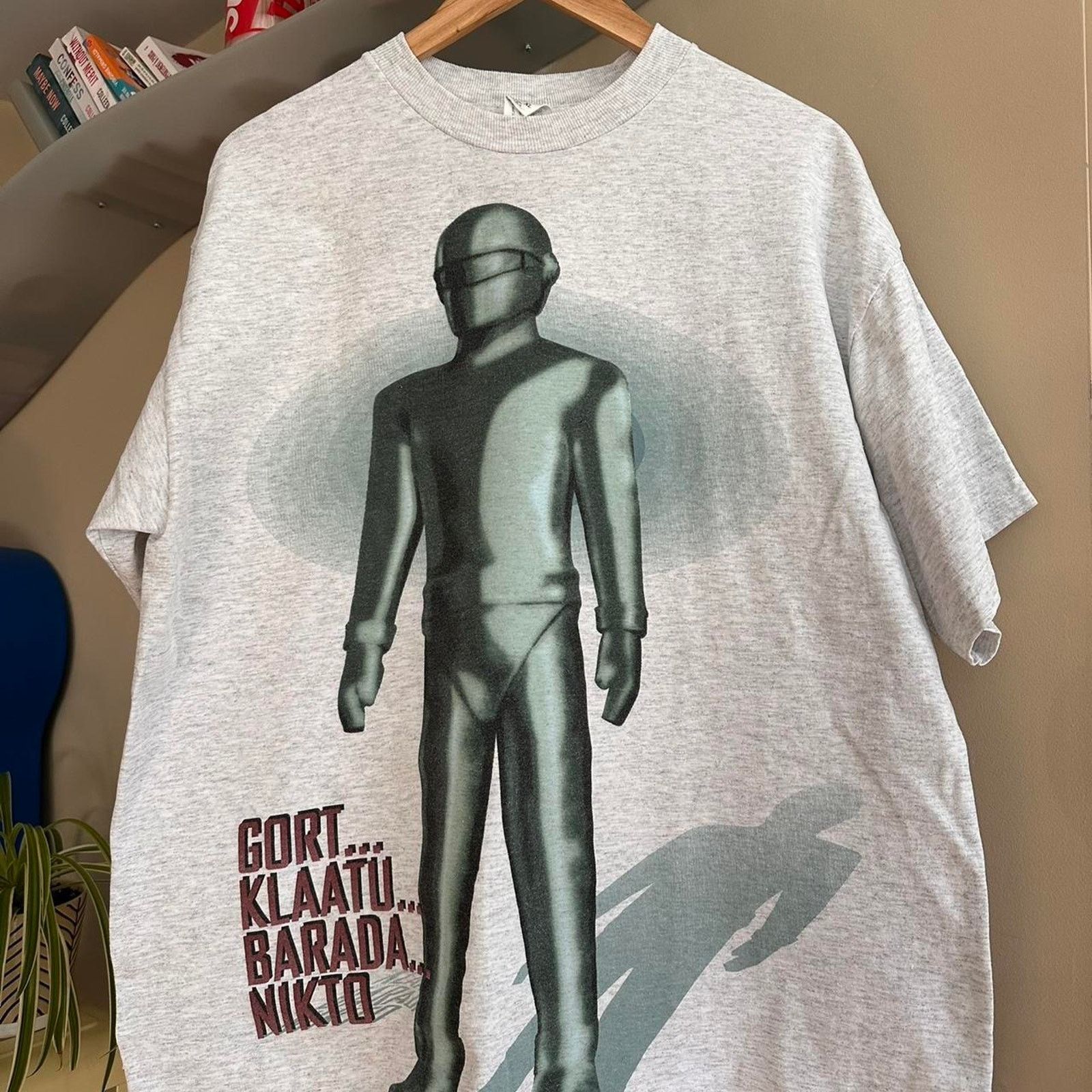 Fruit Of The Loom × Vintage Vintage 1996 The Day The Earth Stood Still Movie Promo Shirt Size US XL / EU 56 / 4 - 2 Thumbnail
