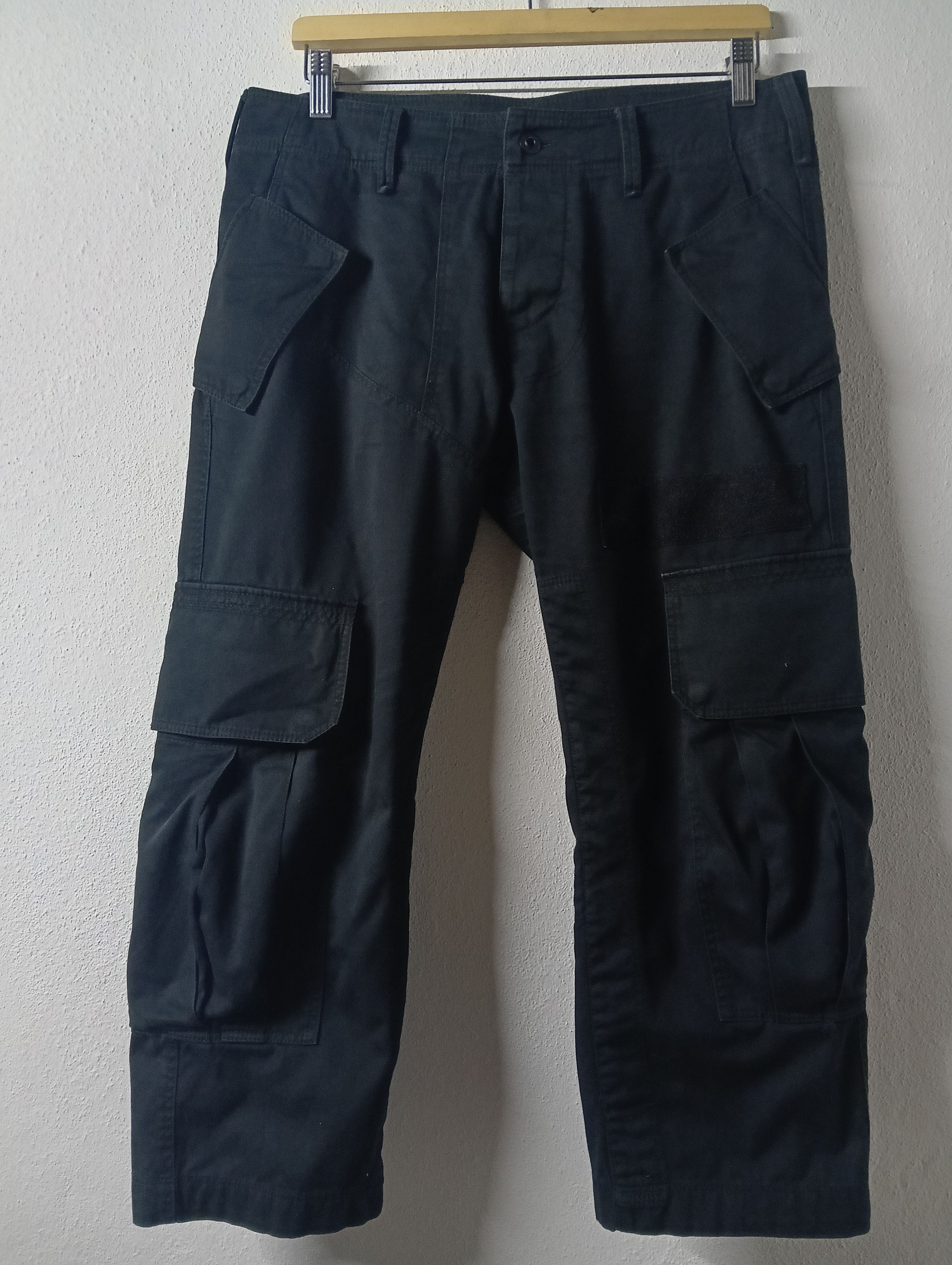 Black Barrett × Neil Barrett black barrett by neil barrett tactical cargo 3/4 pants Size US 32 / EU 48 - 1 Thumbnail
