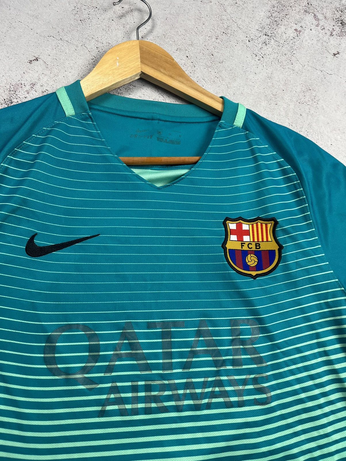 Nike NIKE BARCELONA 2016 2017 AWAY FOOTBALL SHIRT SOCCER JERSEY Size US M / EU 48-50 / 2 - 2 Thumbnail
