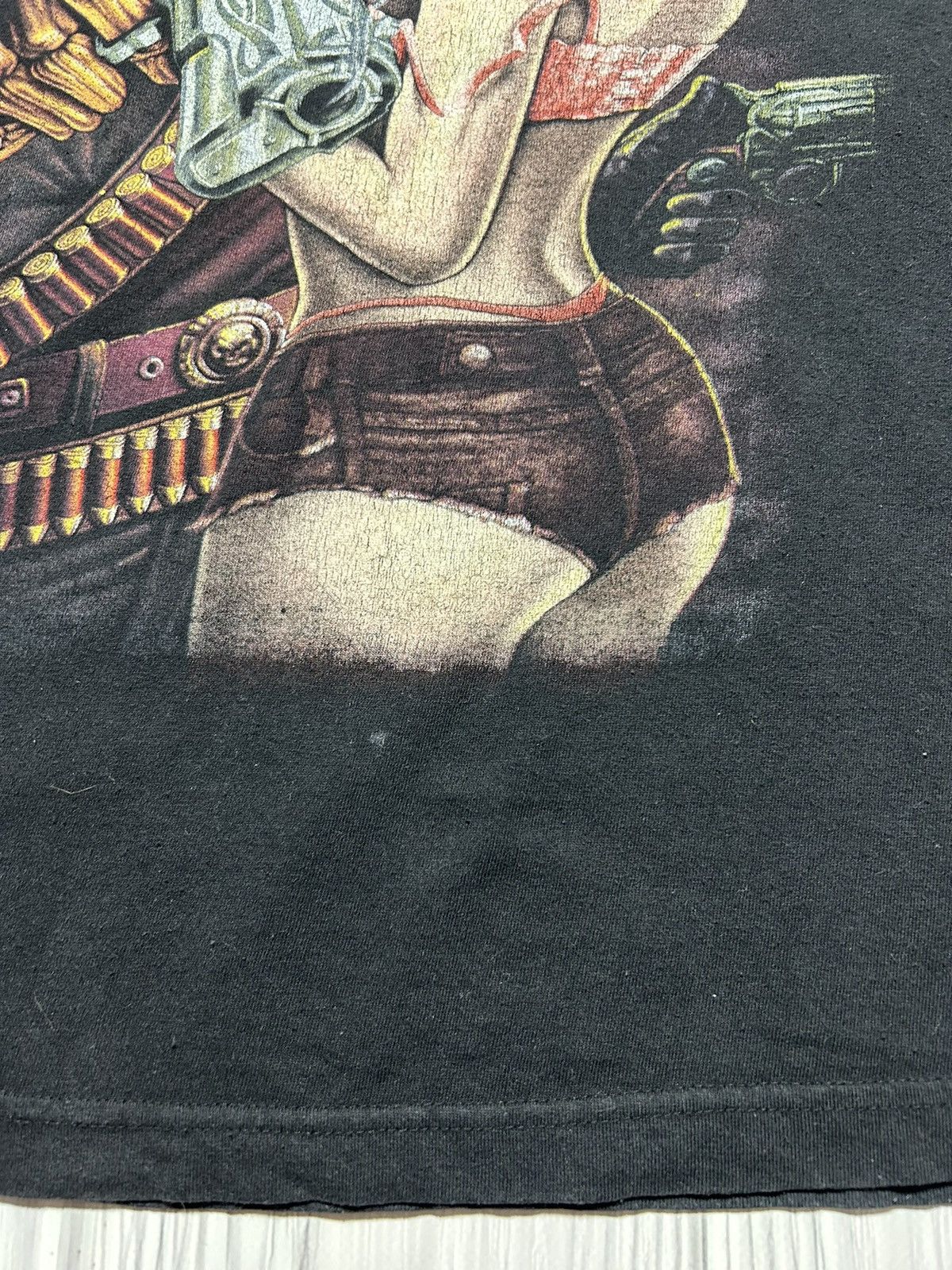 Vintage Vintage Skeleton Girl Ass Weapon T-Shirt Size US L / EU 52-54 / 3 - 8 Thumbnail