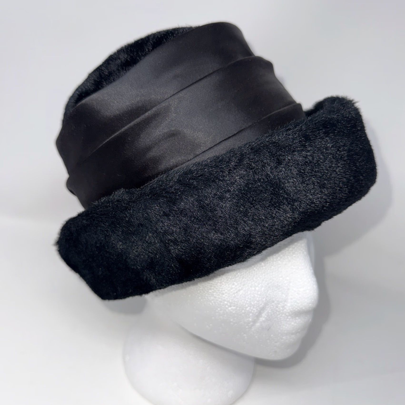 Vintage VINTAGE Black Women’s Flapper Hat Metal Rim Faux Fur Union Made USA Net Size ONE SIZE - 2 Thumbnail