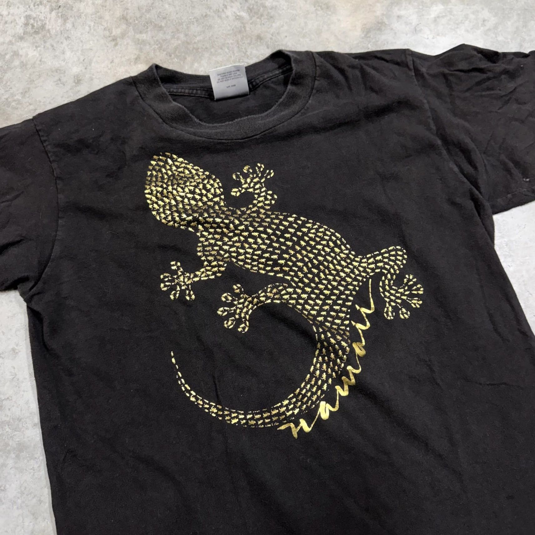 Vintage VINTAGE Oneita Shirt Mens L Black Hawaii Gold Gecko Graphic Tee 90s Size US L / EU 52-54 / 3 - 2 Thumbnail