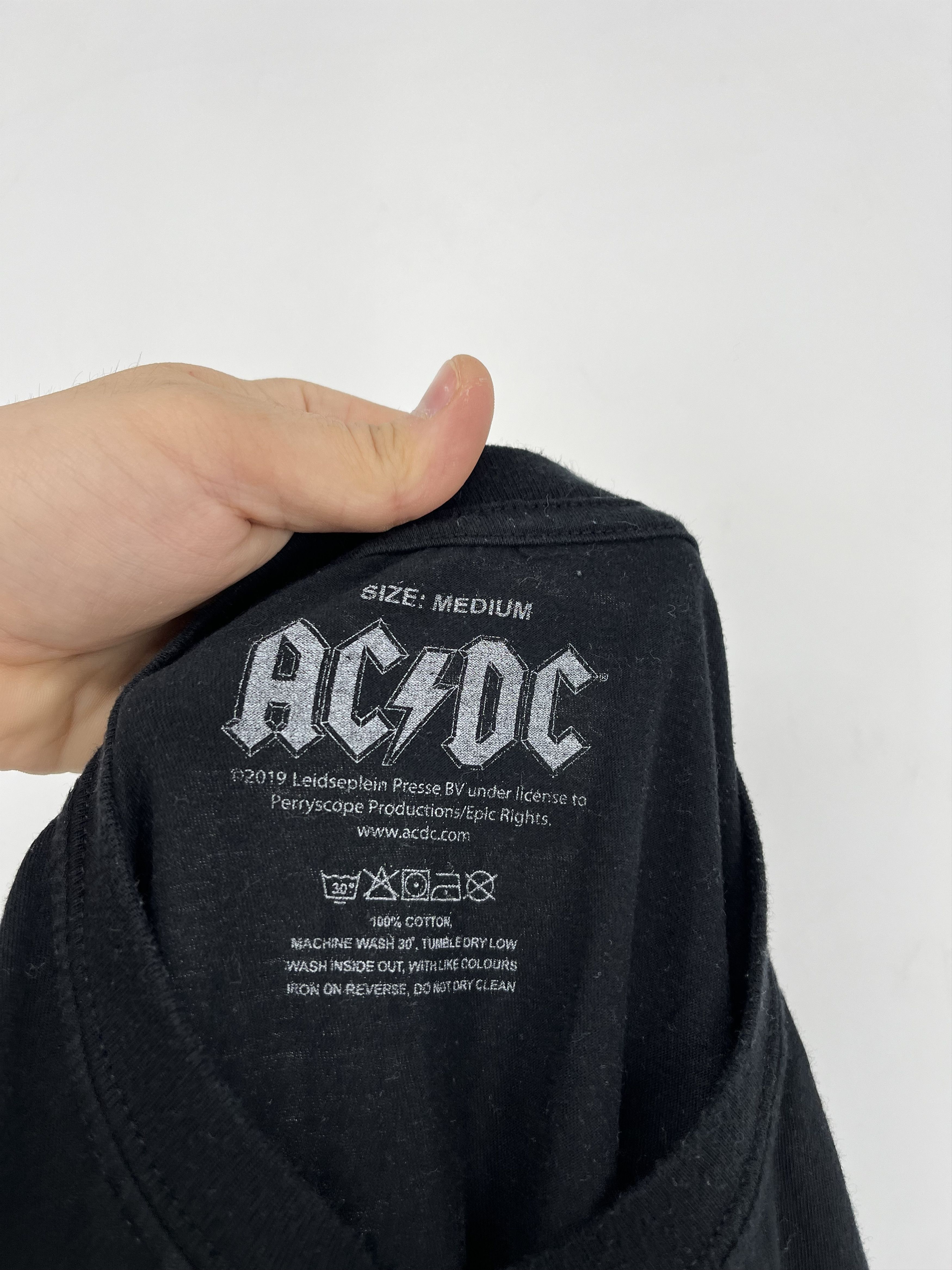 Band Tees Vintage Y2K ACDC "Back in Black" T-Shirt Rock Band Size M Size US M / EU 48-50 / 2 - 8 Thumbnail