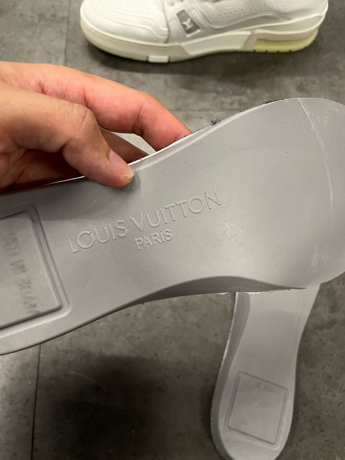 Louis Vuitton Louis Vuitton Trainer Sneakers White Size US 9 / EU 42 - 18 Thumbnail