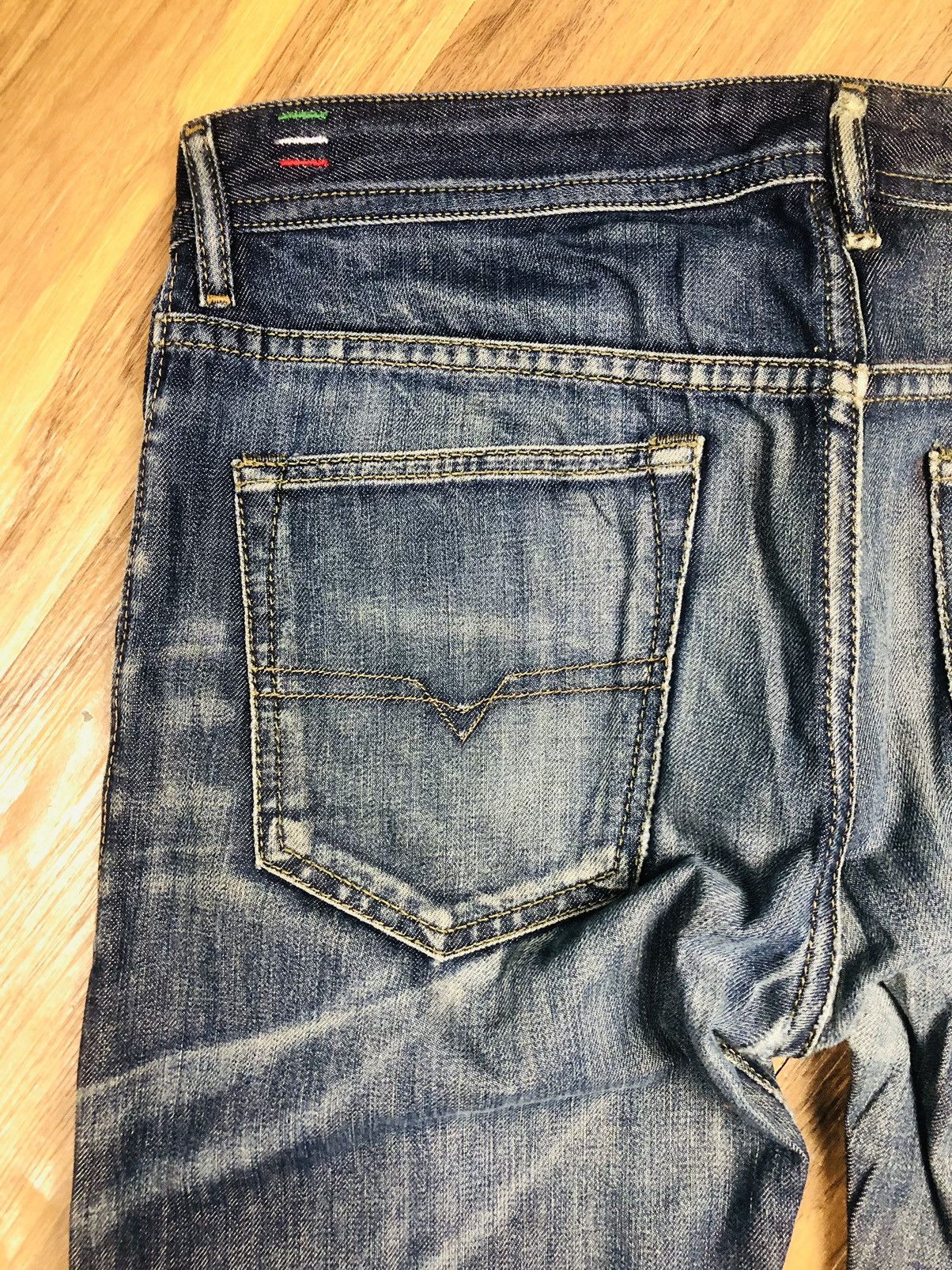Diesel Diesel Buster 0838E Regular Slim Tapered Jeans (38) Size US 32 / EU 48 - 21 Thumbnail