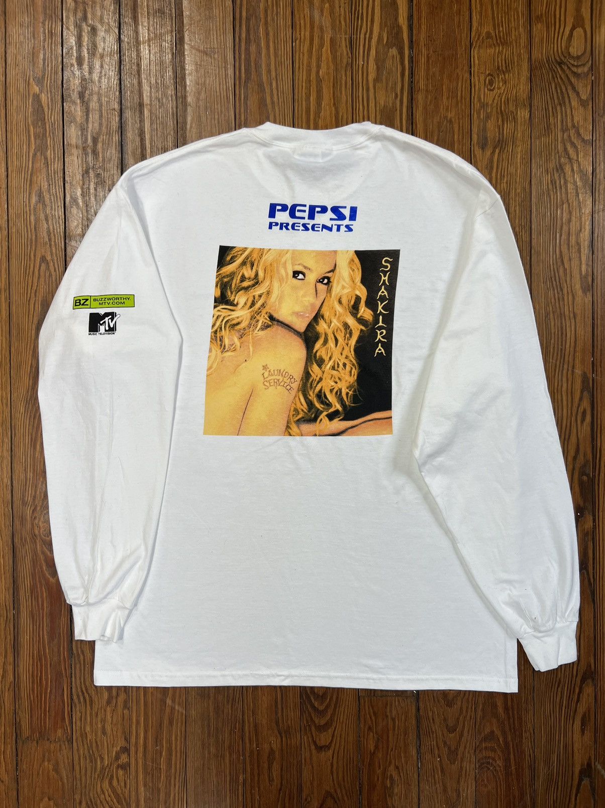 Band Tees × Mtv × Vintage Vintage MTV Shakira Pepsi Promo Long Sleeve Band Tee Shirt Size US XL / EU 56 / 4 - 2 Thumbnail