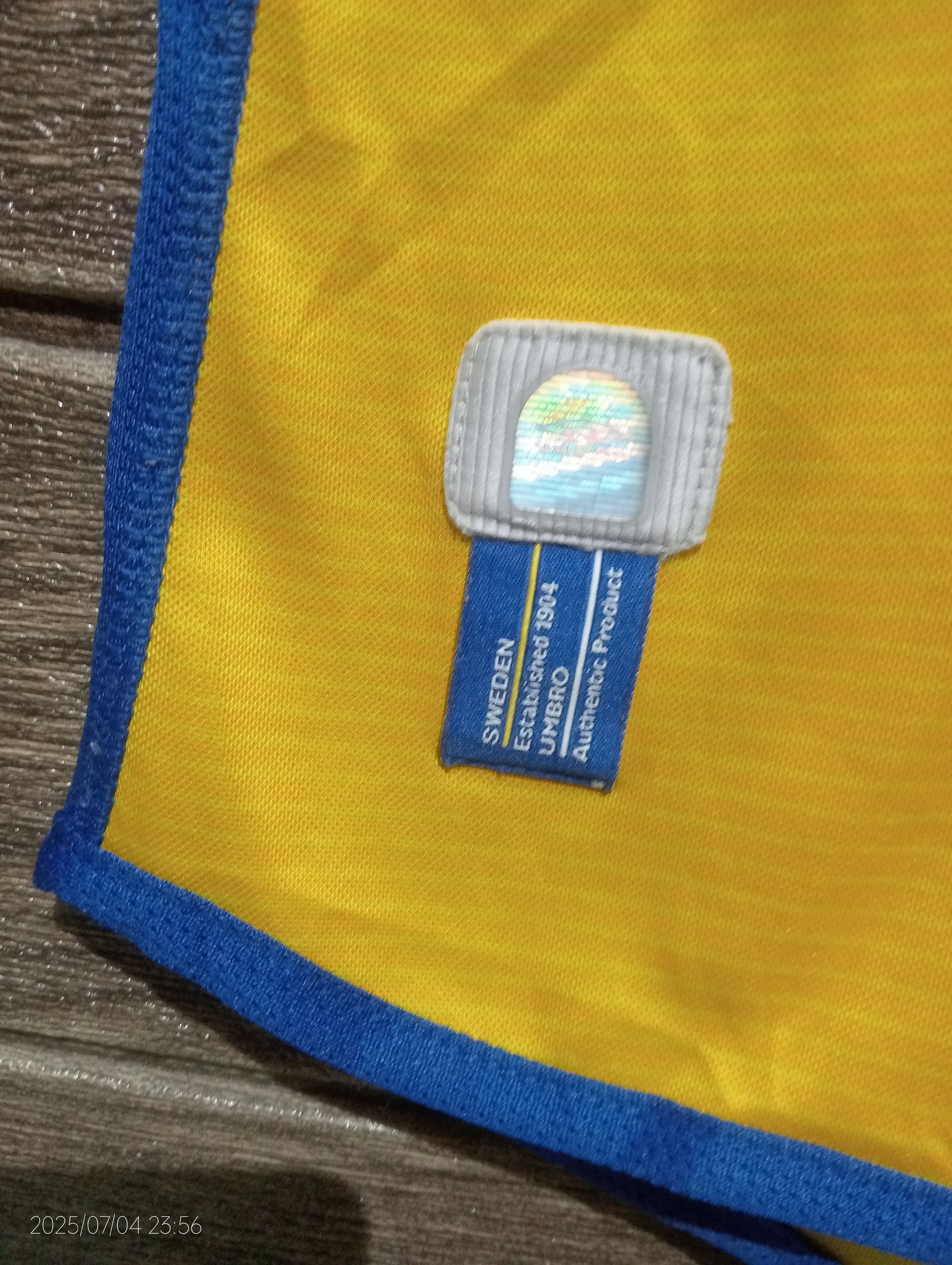 Umbro Vintage Umbro 2003/05 Sweden Home Jersey World Cup Size US L / EU 52-54 / 3 - 3 Thumbnail