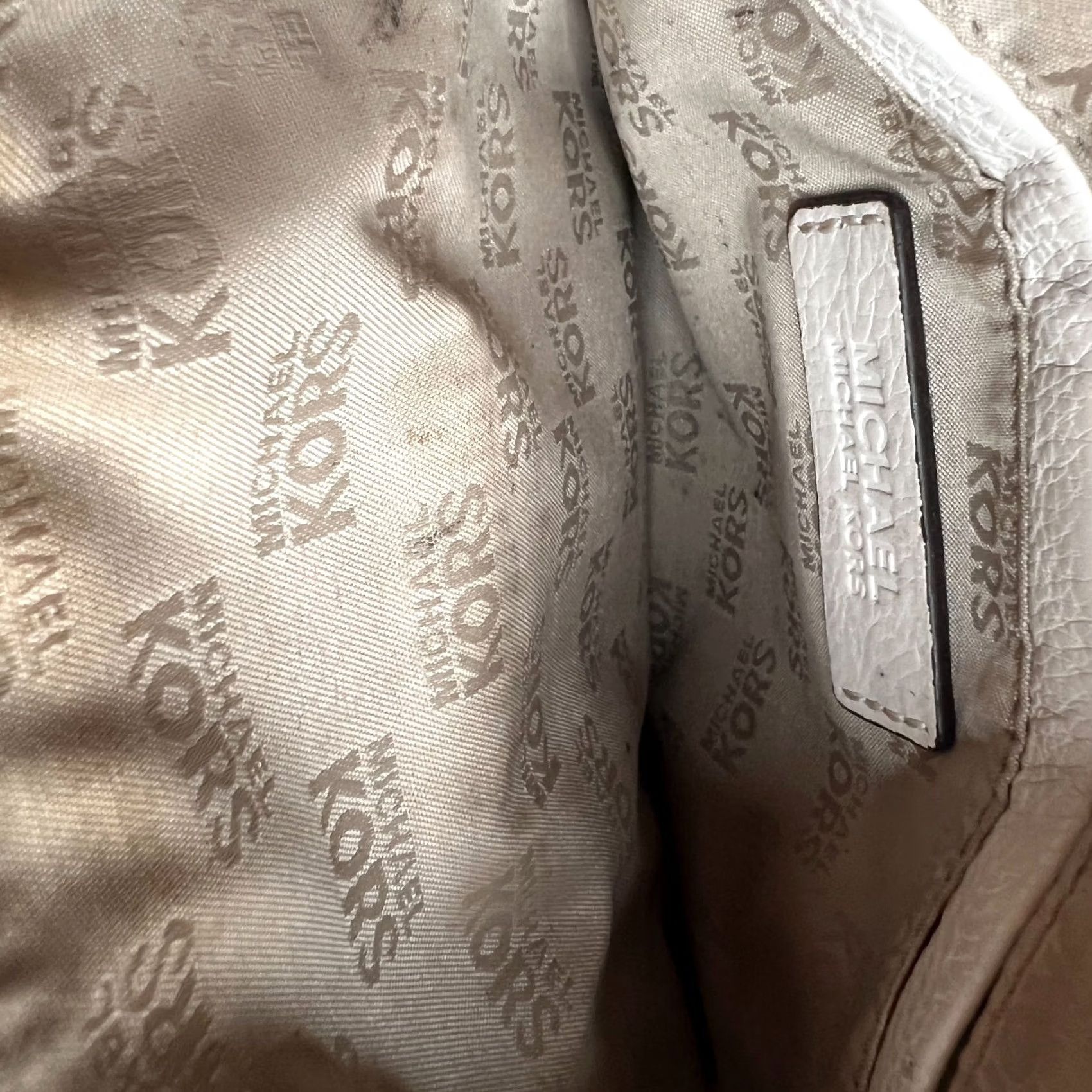 Michael Kors Michael Kors Fulton Crossbody Bag Vanilla Pebbled Leather OD-1409 MK Logo Purse Small Women Crossbody Bag Size ONE SIZE - 6 Thumbnail