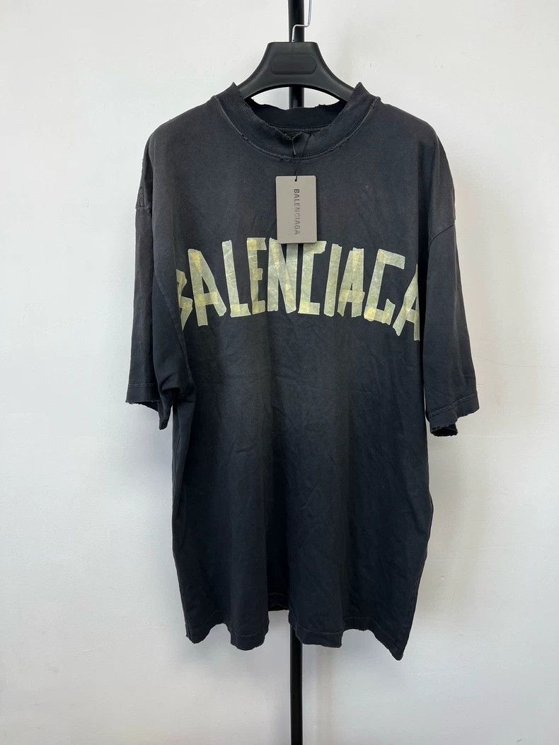 Balenciaga Balenciaga Tape Short Sleeve T-Shirt Size US M / EU 48-50 / 2 - 1 Thumbnail