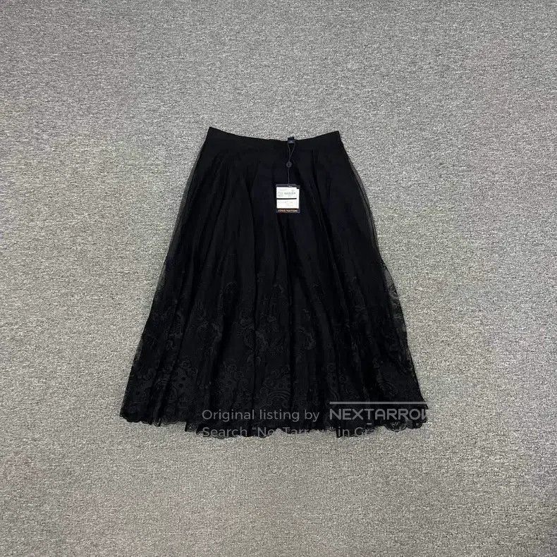 Louis Vuitton Louis Vuitton Lace skirt Size 41" - 1 Thumbnail
