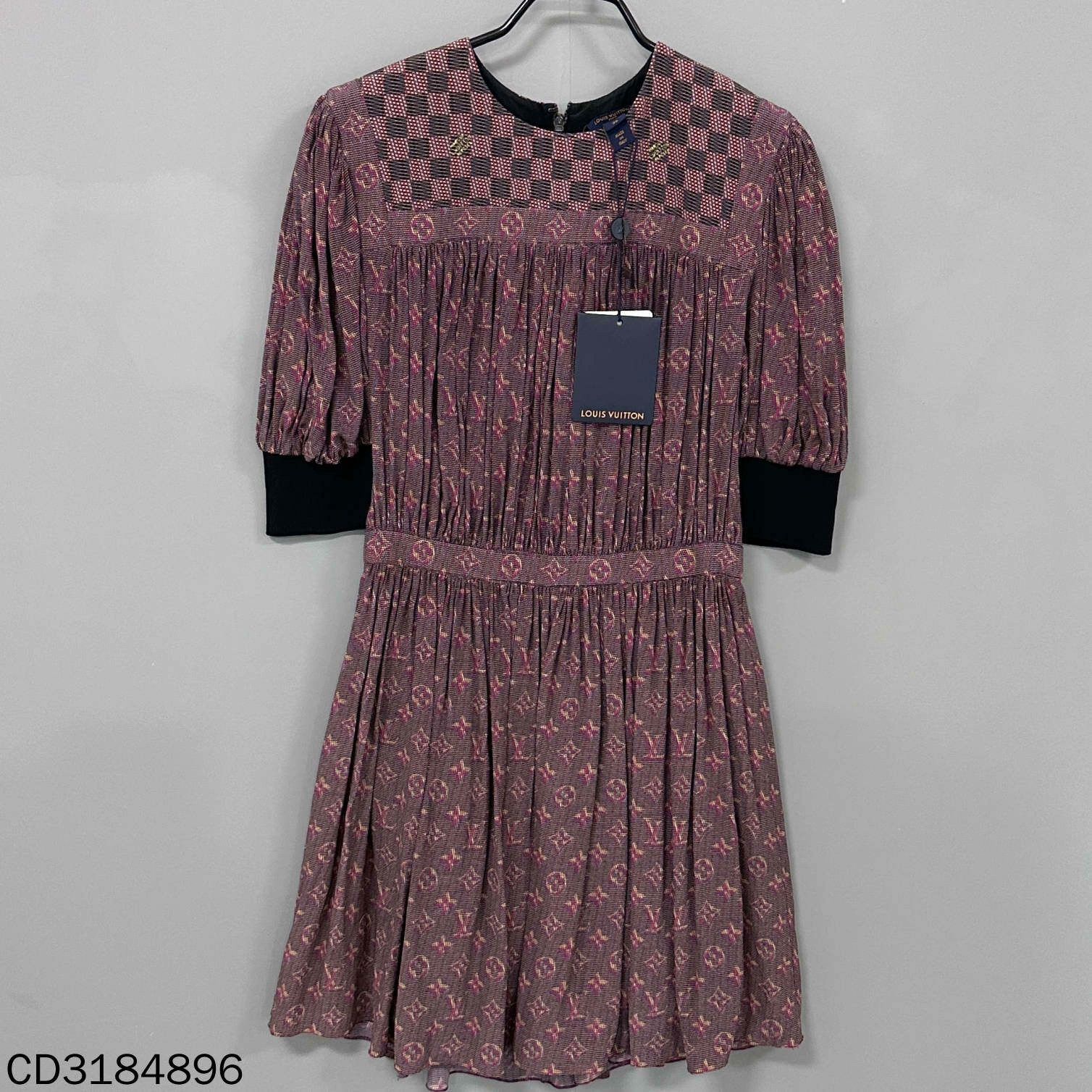 Louis Vuitton Louis Vuitton Silk Multi Dress M Women Size M / US 6-8 / IT 42-44 - 1 Thumbnail