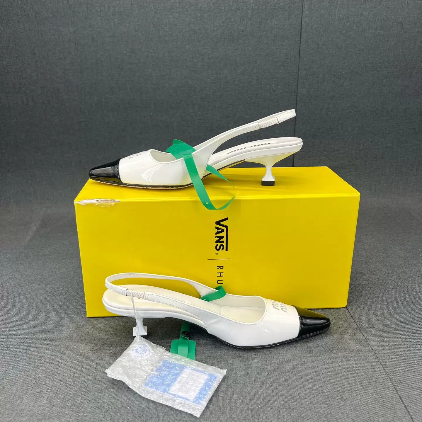 Miu Miu MIU MIU Women's Patent Pointed Toe Heels 35 Worn Resoled Size US 4.5 / IT 34.5 - 3 Thumbnail