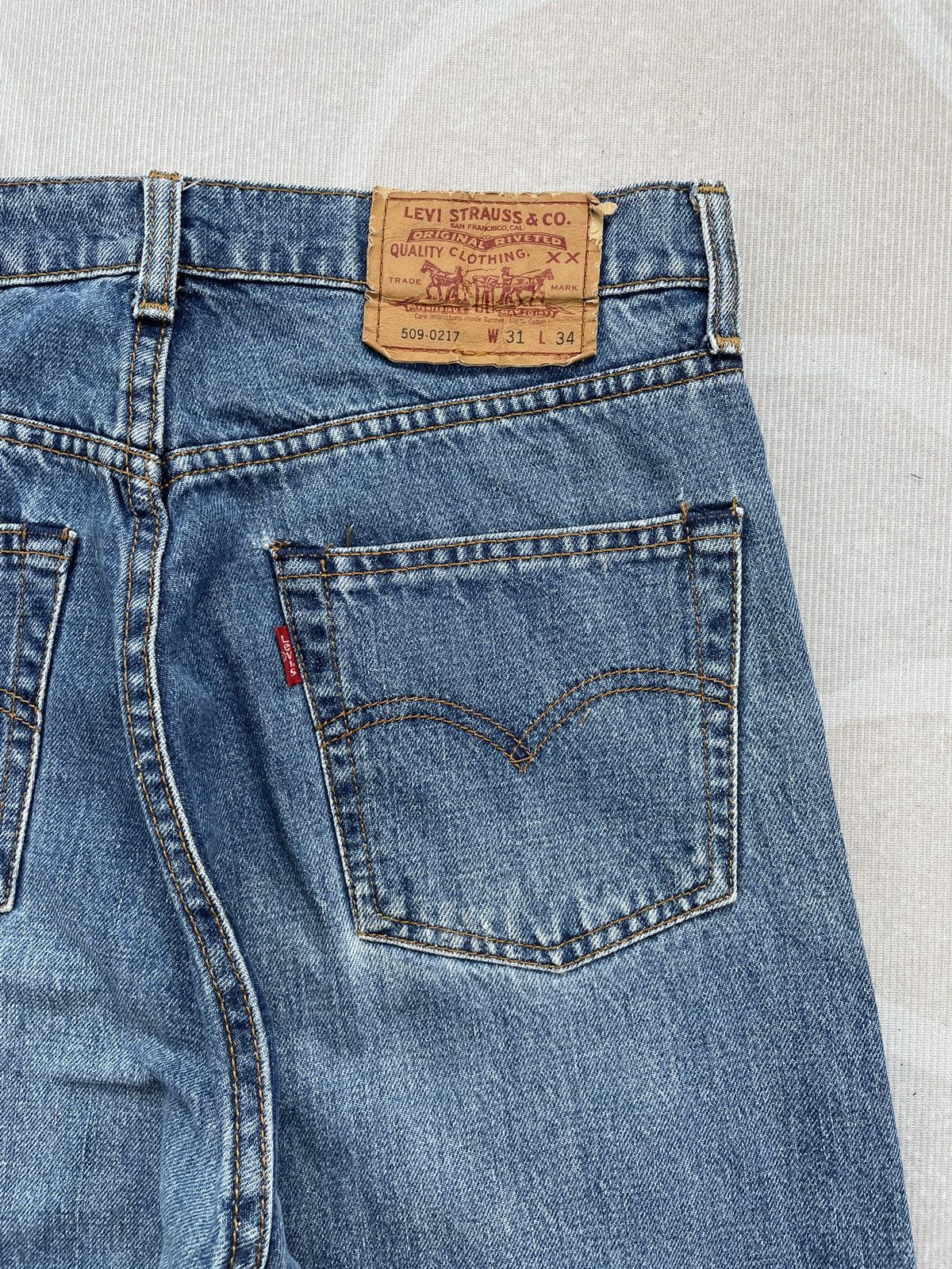 Levi's Vintage Levis 509 Straight Jeans (LG146) Size US 30 / EU 46 - 8 Thumbnail