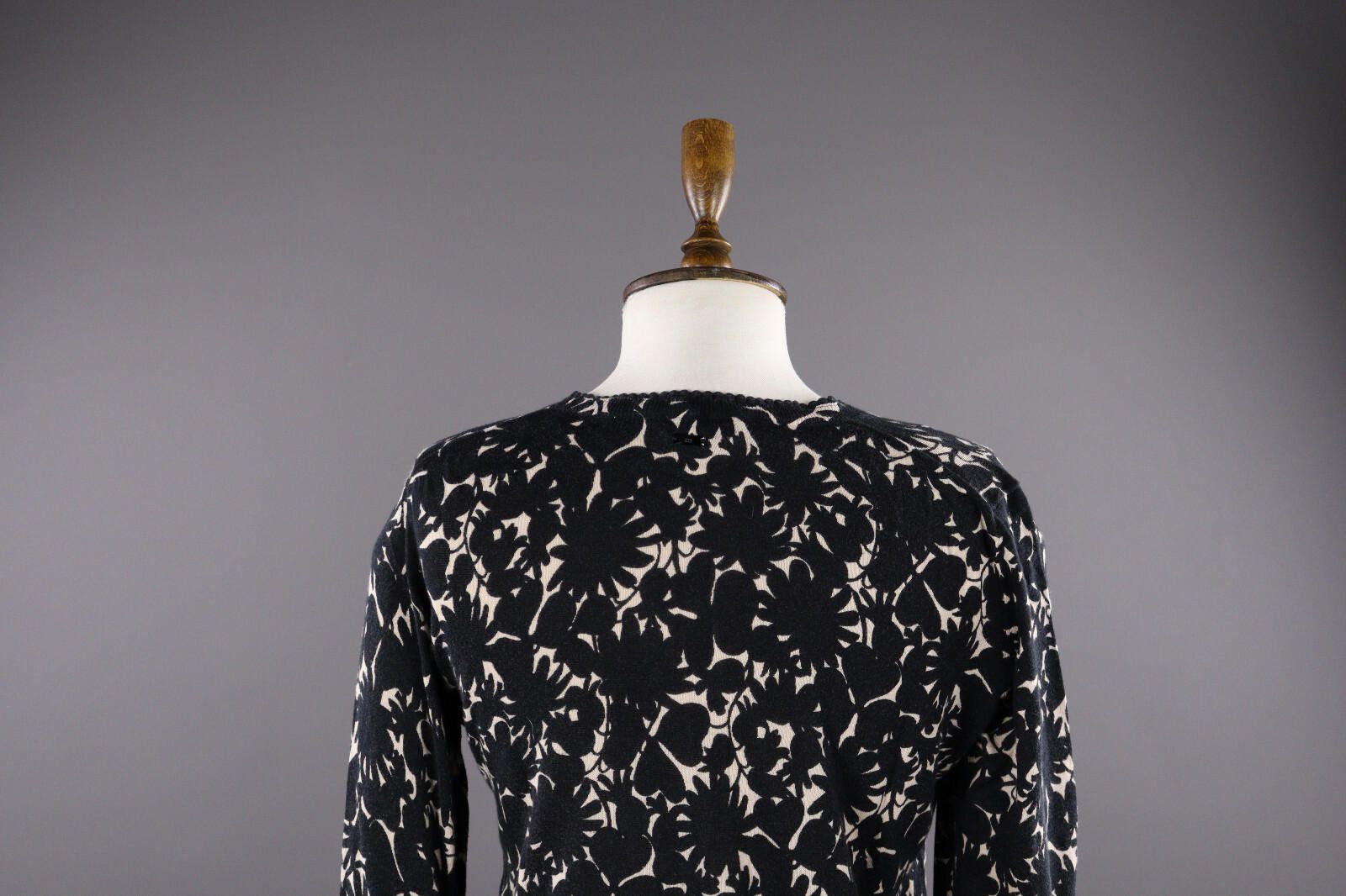 Escada Ladies Escada Sport Floral Casual Cardigan Sweater Size S Size S / US 4 / IT 40 - 6 Thumbnail