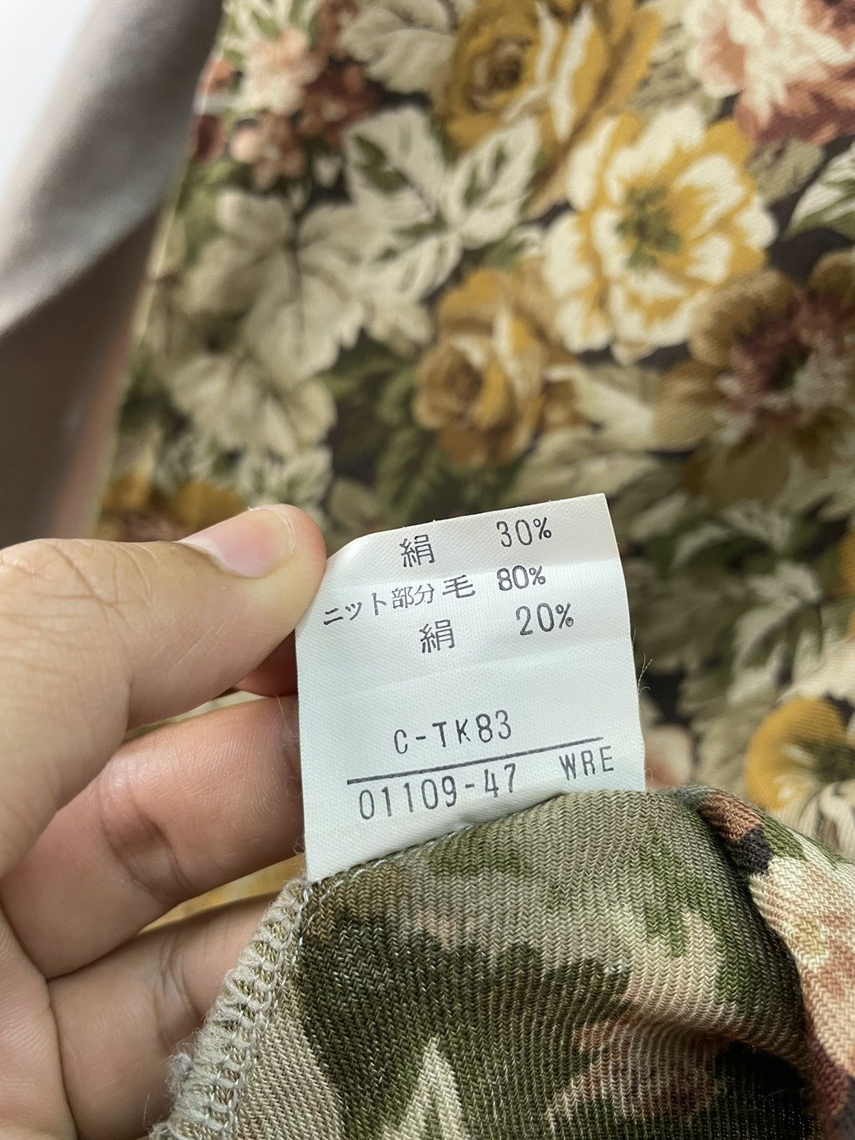 Burberry Vintage 90s Burberry Sweater Animal Floral Pattern Size M Size M / US 6-8 / IT 42-44 - 9 Thumbnail
