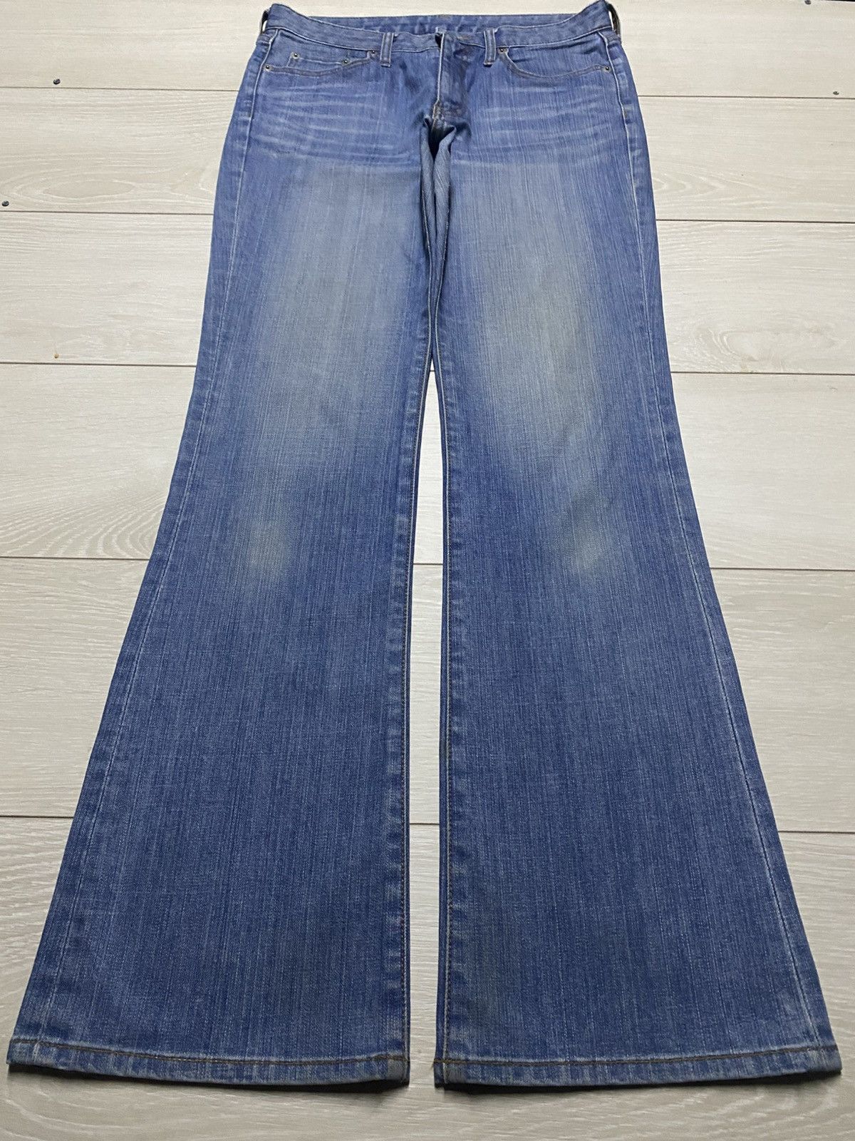 Japanese Brand Vintage Japanese Brand Uniqlo Light Wash Flare Bootcut Jeans Size US 30 / EU 46 - 1 Thumbnail