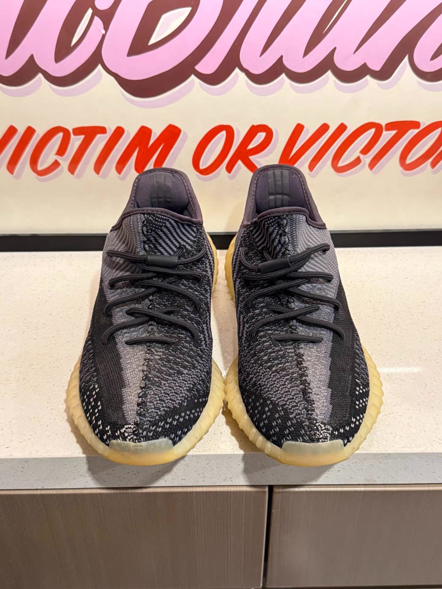 Adidas adidas Originals Yeezy Boost 350 V2 "Carbon" Ｑ20 Size US 10 / EU 43 - 2 Thumbnail